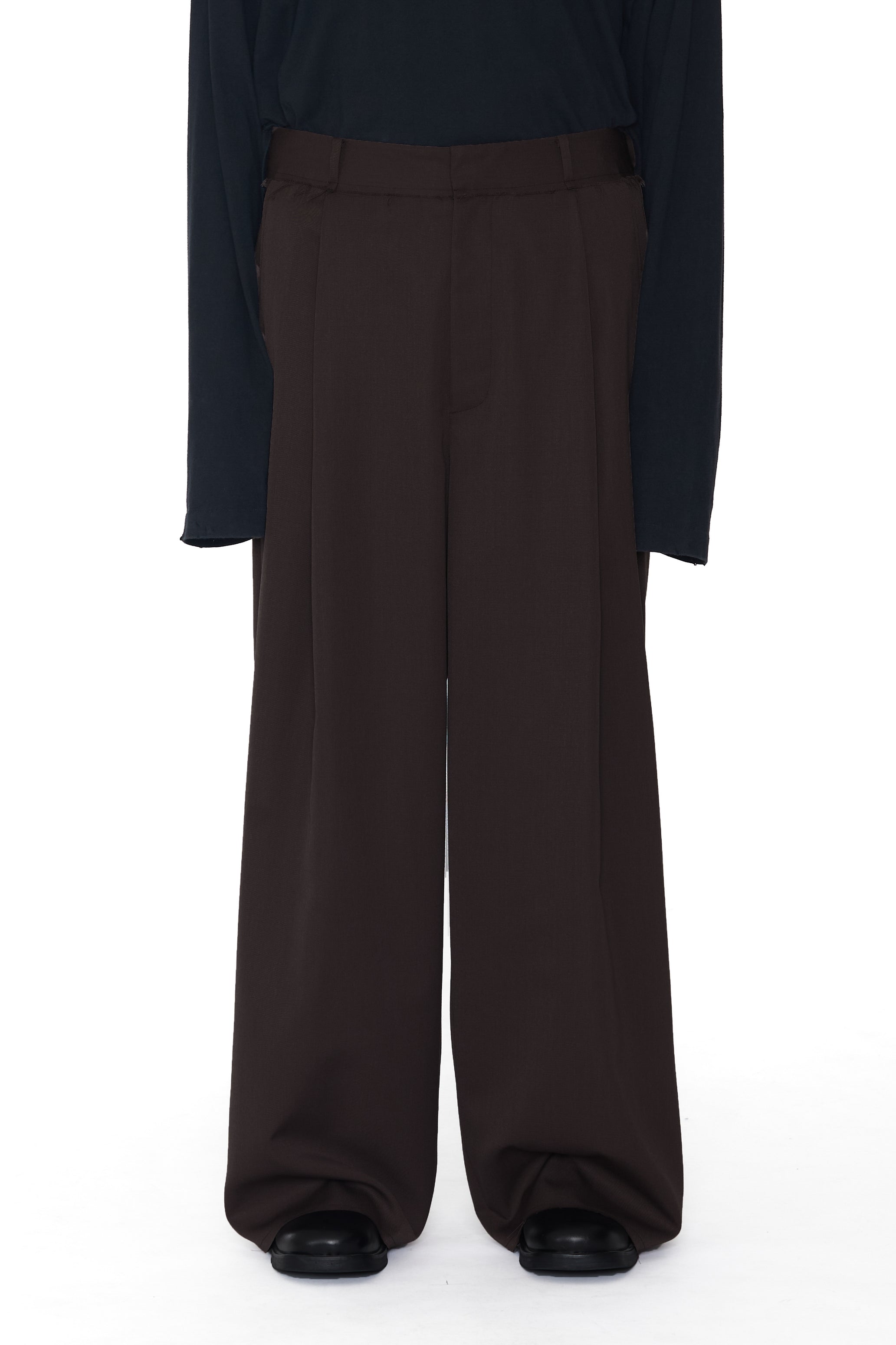 BROWN GABARDINE BREAK CUT PLEATED LARGO SLACK