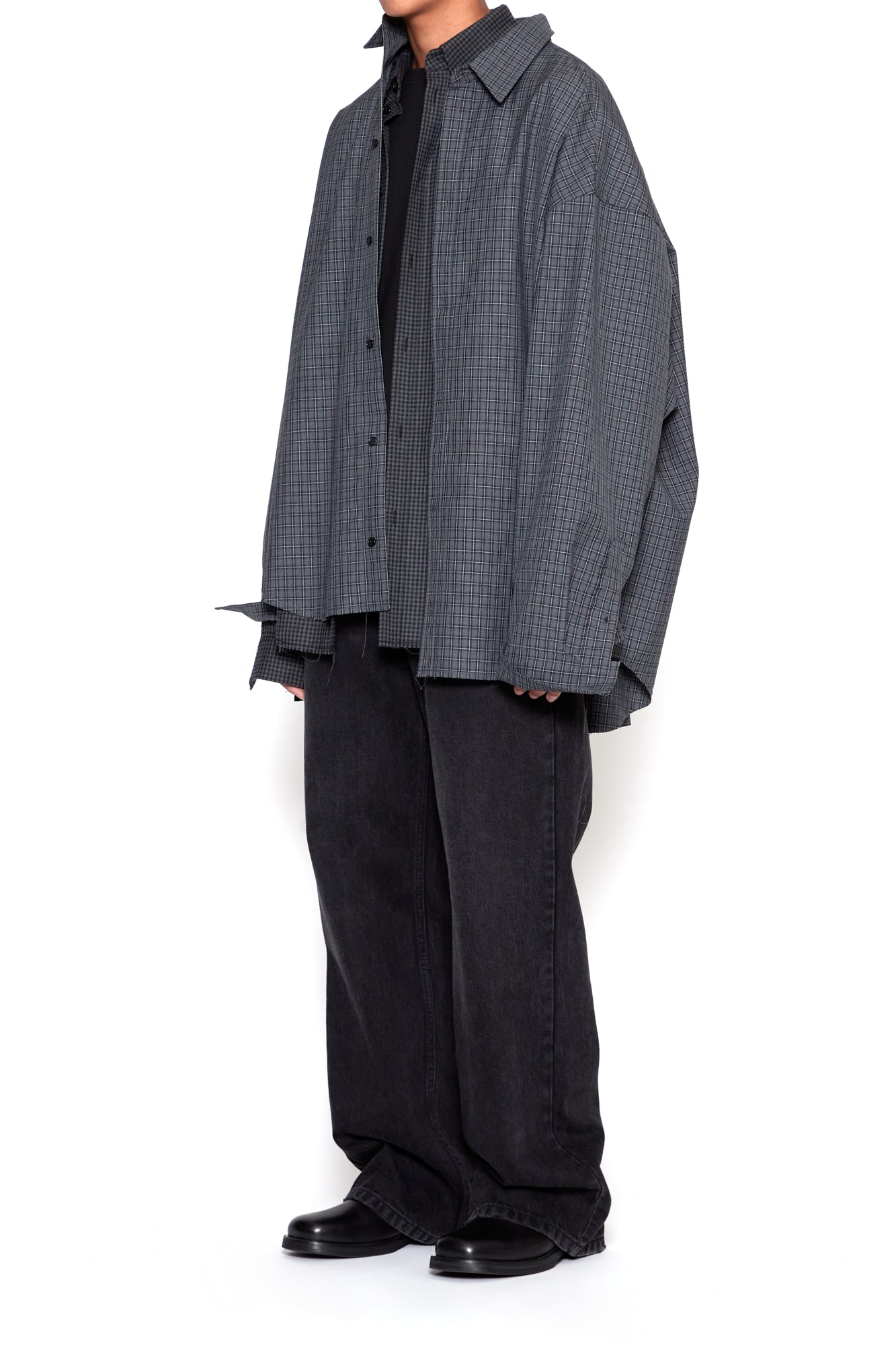 Load image into Gallery viewer, BLACK WASHED DISTRESSED EXTENDED CUT FLARED JEANS