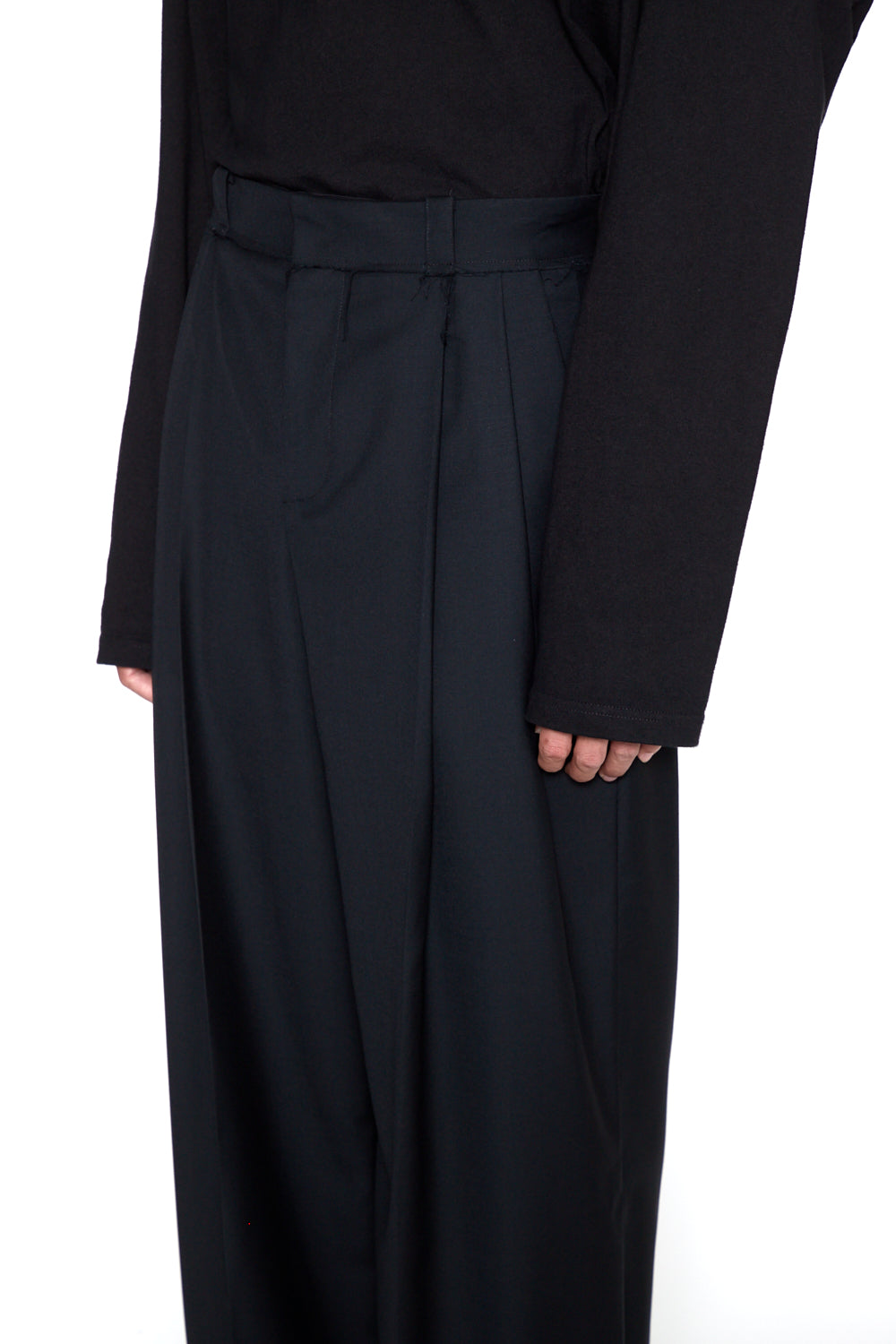 Load image into Gallery viewer, BLACK BREAK CUT PLEATED LENTO SLACK