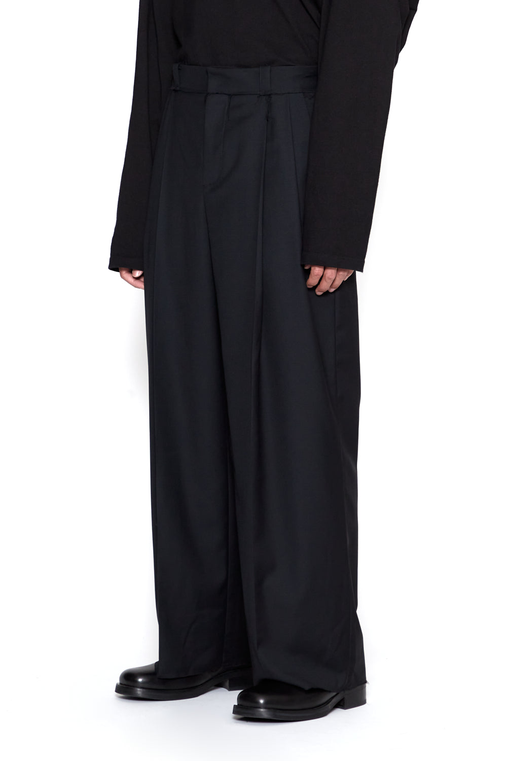 Load image into Gallery viewer, BLACK BREAK CUT PLEATED LENTO SLACK