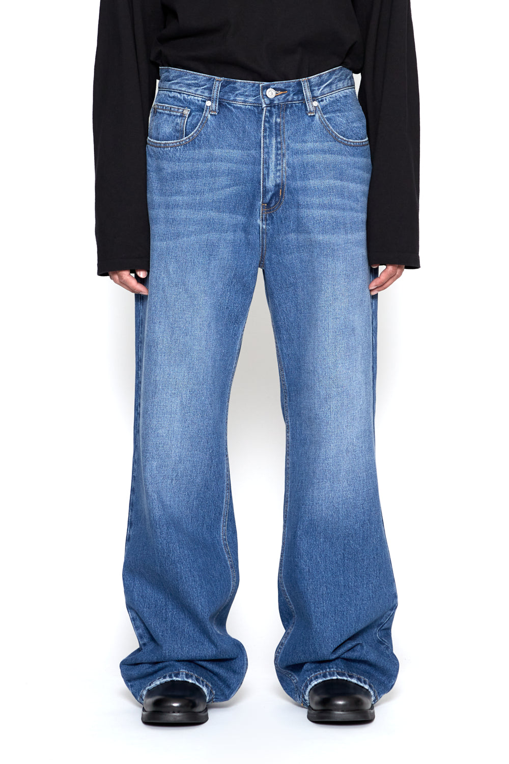 Load image into Gallery viewer, INDIGO WASHED DISTRESSED EXTENDED CUT FLARED JEANS