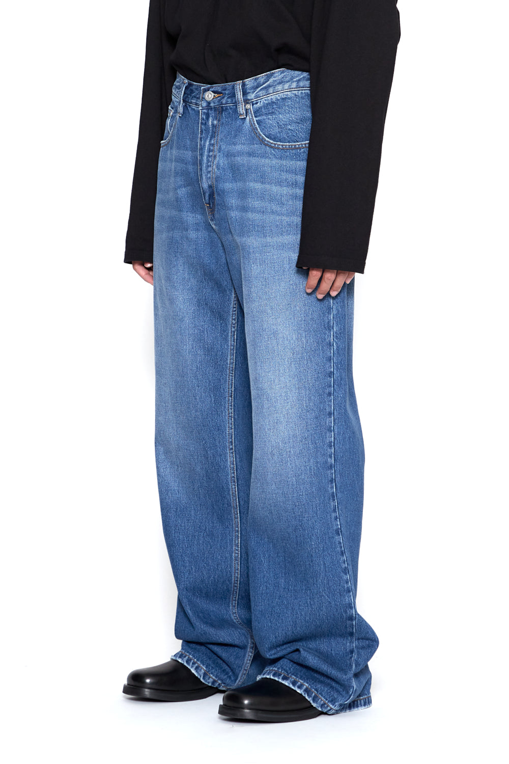 Load image into Gallery viewer, INDIGO WASHED DISTRESSED EXTENDED CUT FLARED JEANS