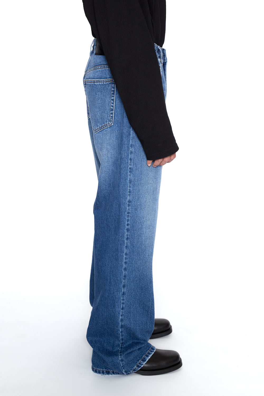 Load image into Gallery viewer, INDIGO WASHED DISTRESSED EXTENDED CUT FLARED JEANS