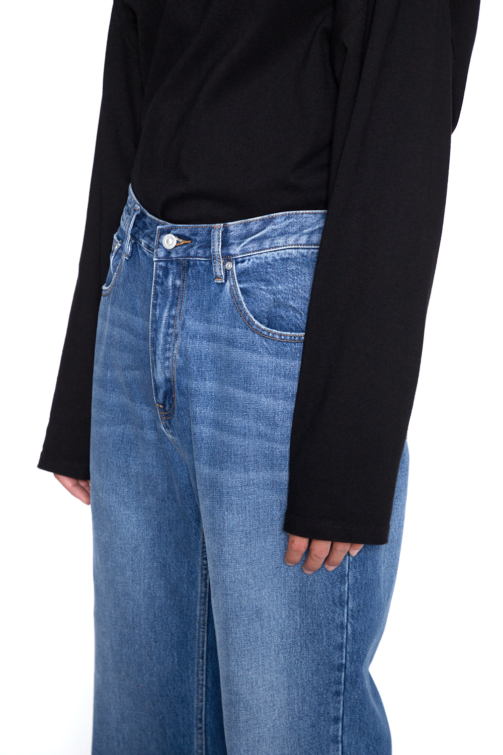 Load image into Gallery viewer, INDIGO WASHED DISTRESSED EXTENDED CUT FLARED JEANS