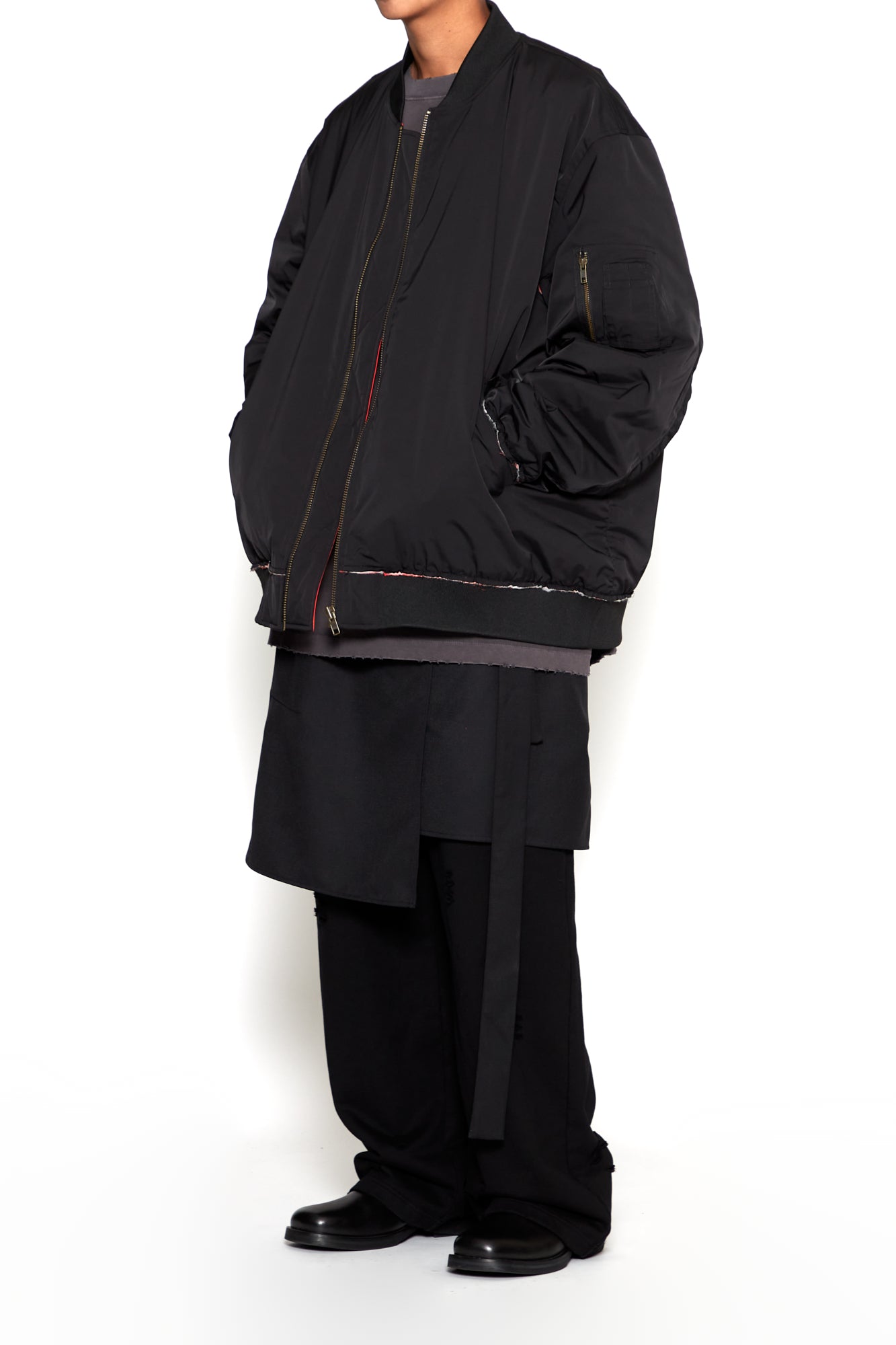 Load image into Gallery viewer, BLACK WASHED AGING GRAFFITI PRINTED SWEATPANTS