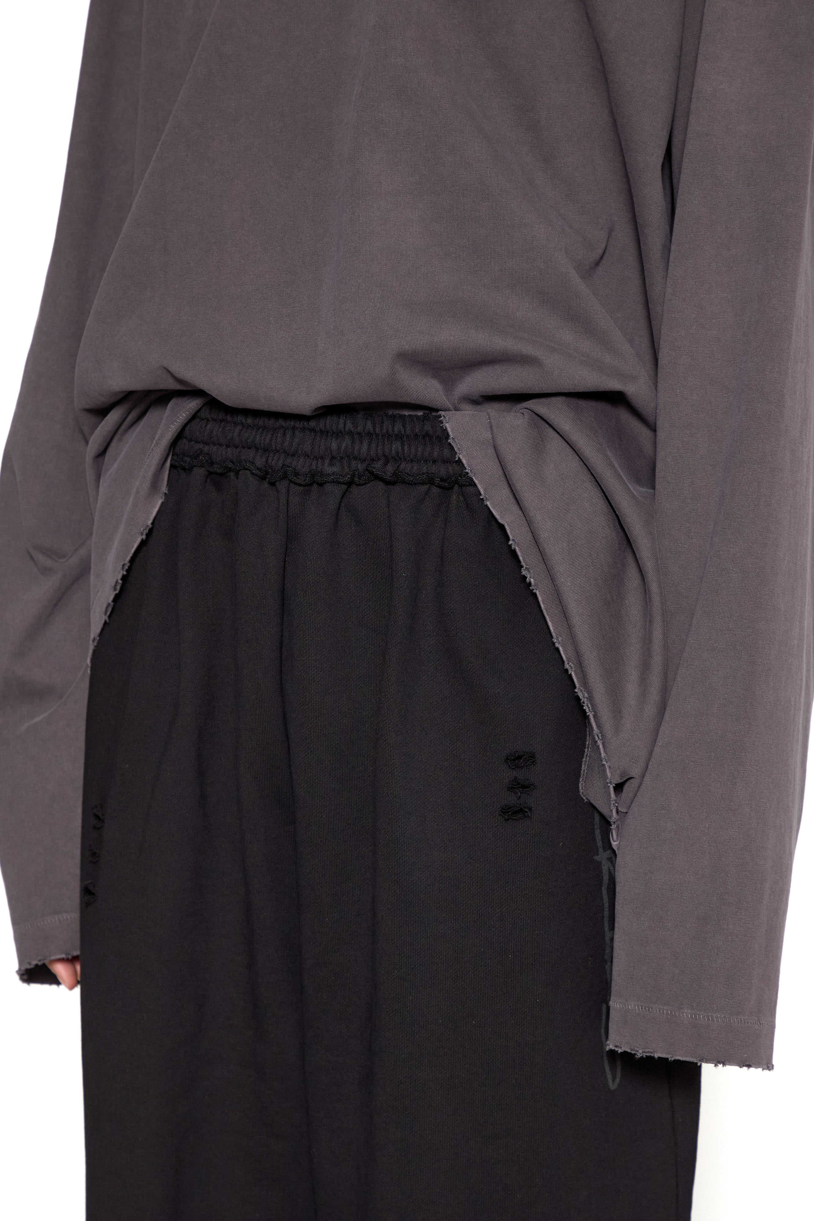 Load image into Gallery viewer, BLACK WASHED AGING GRAFFITI PRINTED SWEATPANTS