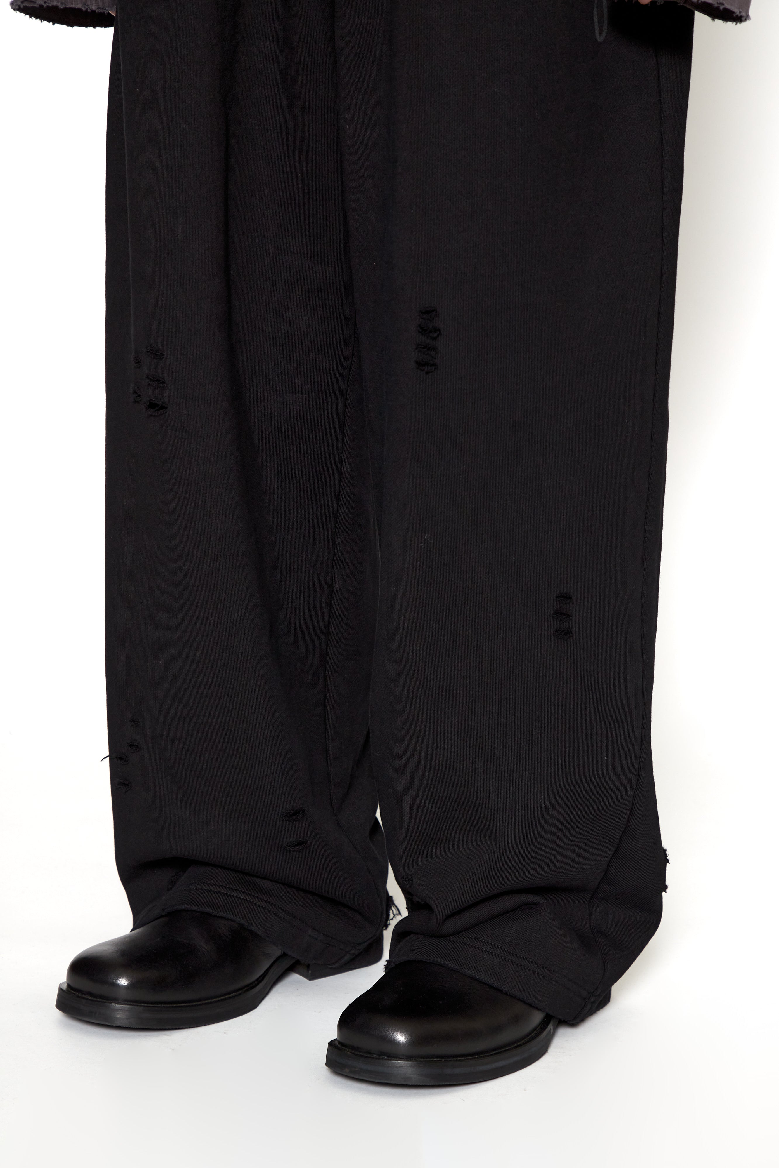 Load image into Gallery viewer, BLACK WASHED AGING GRAFFITI PRINTED SWEATPANTS
