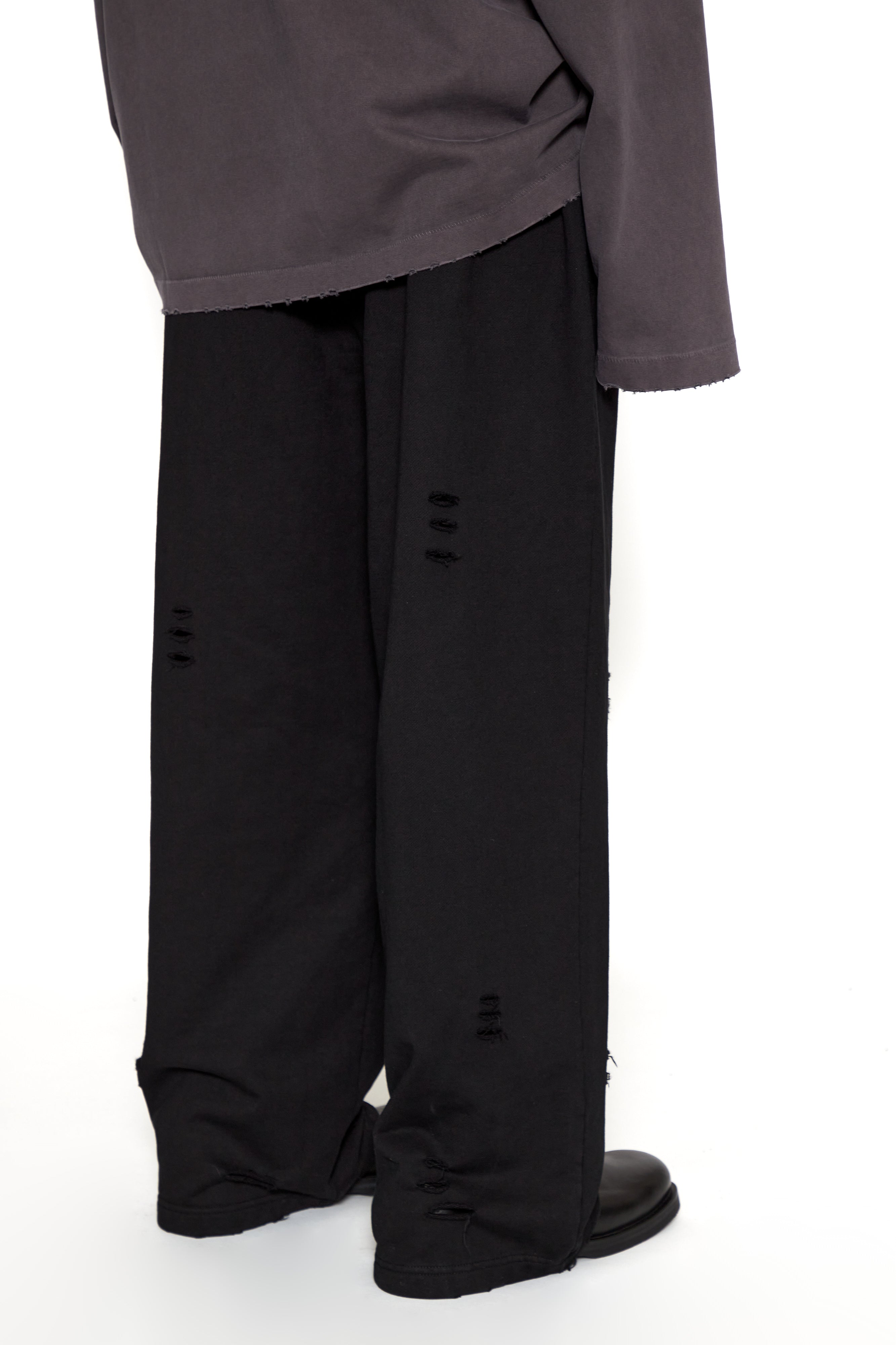 Load image into Gallery viewer, BLACK WASHED AGING GRAFFITI PRINTED SWEATPANTS
