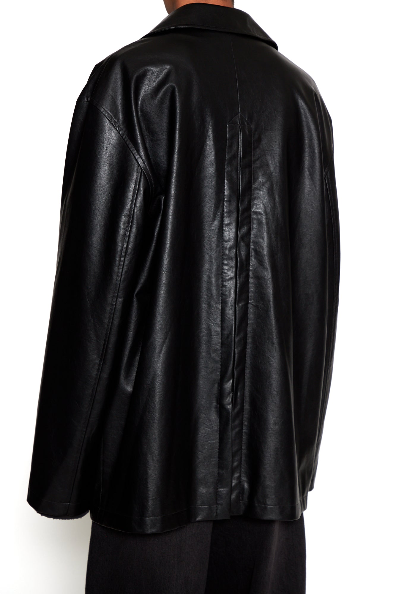 Load image into Gallery viewer, BLACK SYNTHETIC LEATHER OVERSIZED TRANSPOSE JACKET
