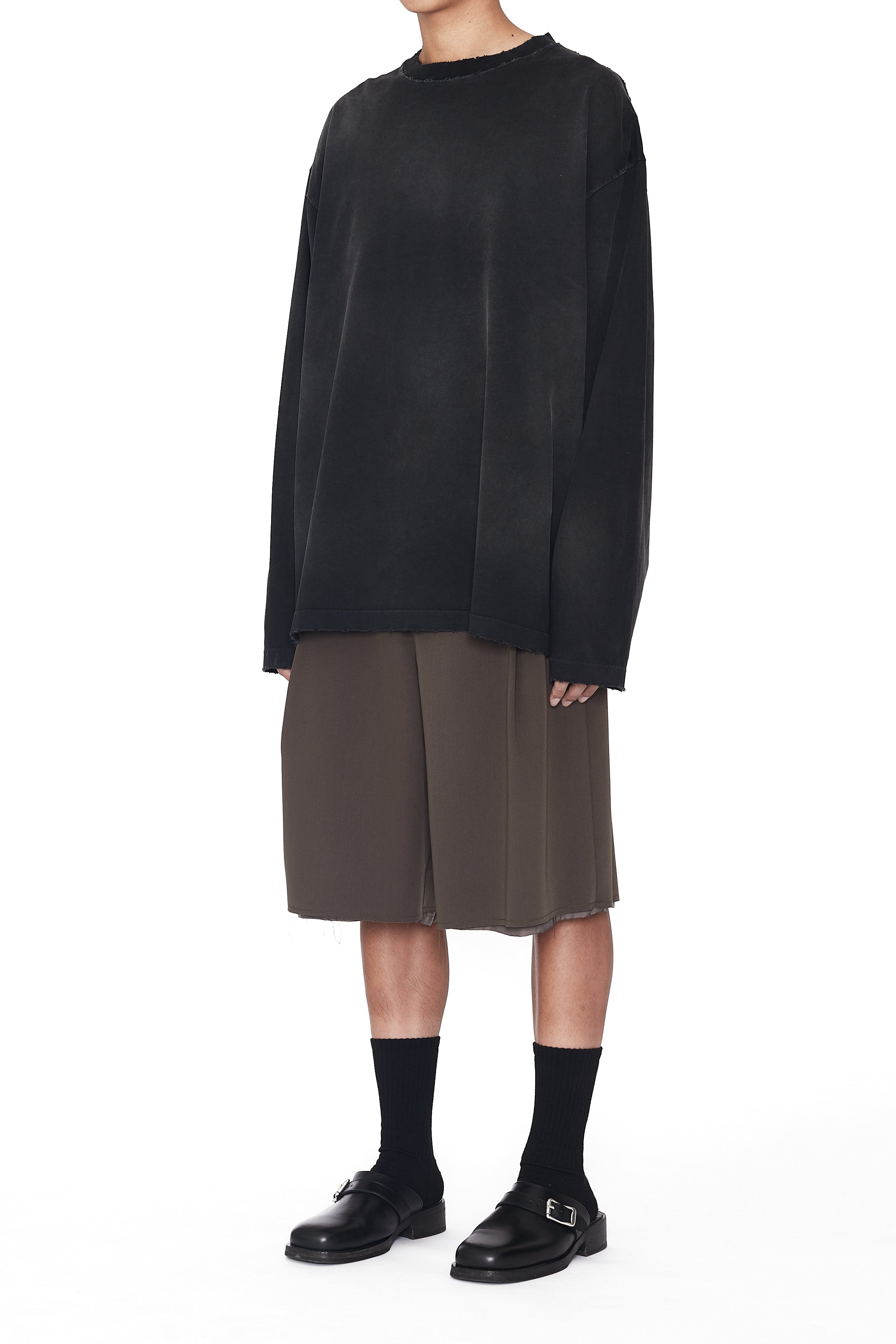 Load image into Gallery viewer, BROWN WIDE PLEATED CUT OUT SHORTS