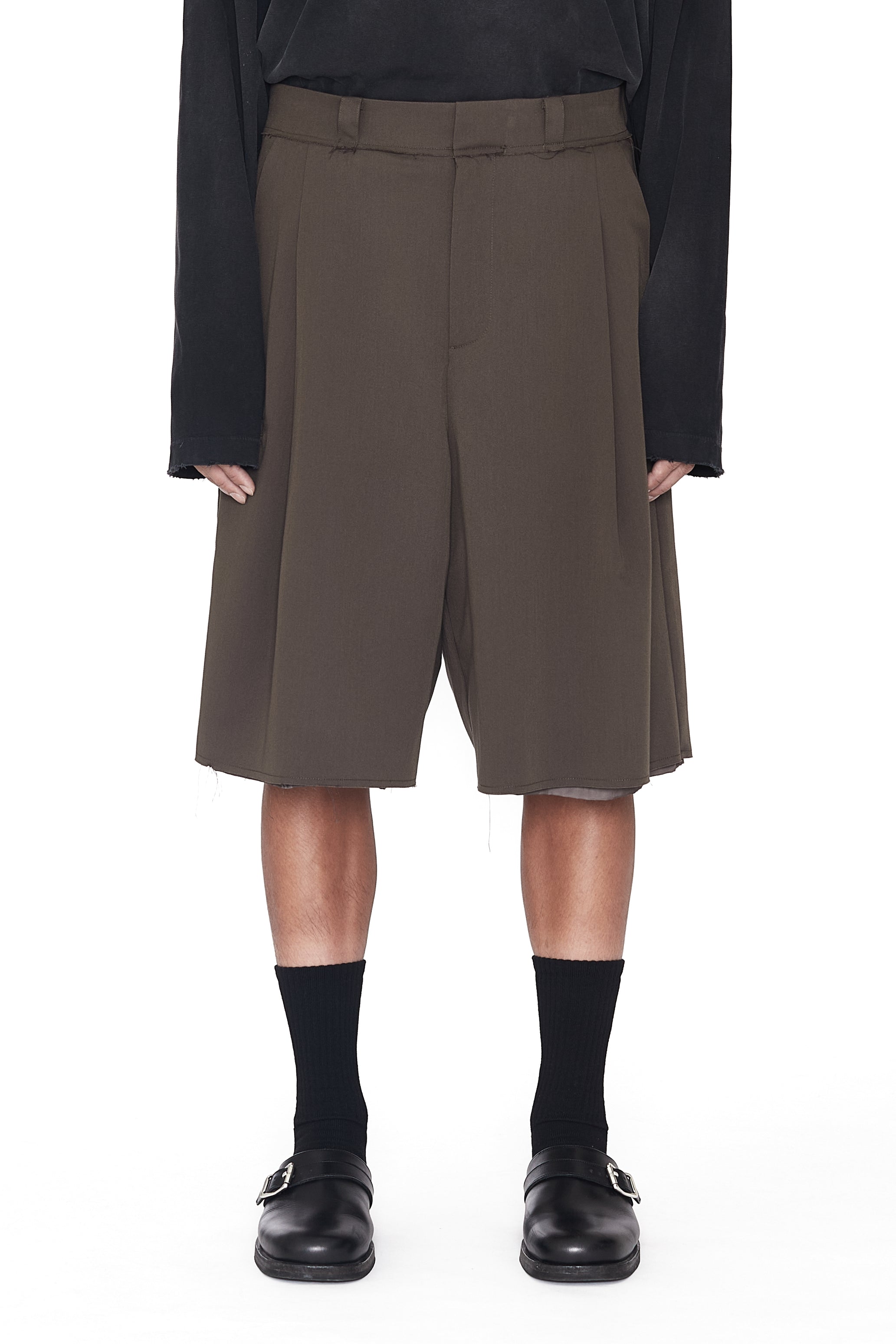 BROWN WIDE PLEATED CUT OUT SHORTS