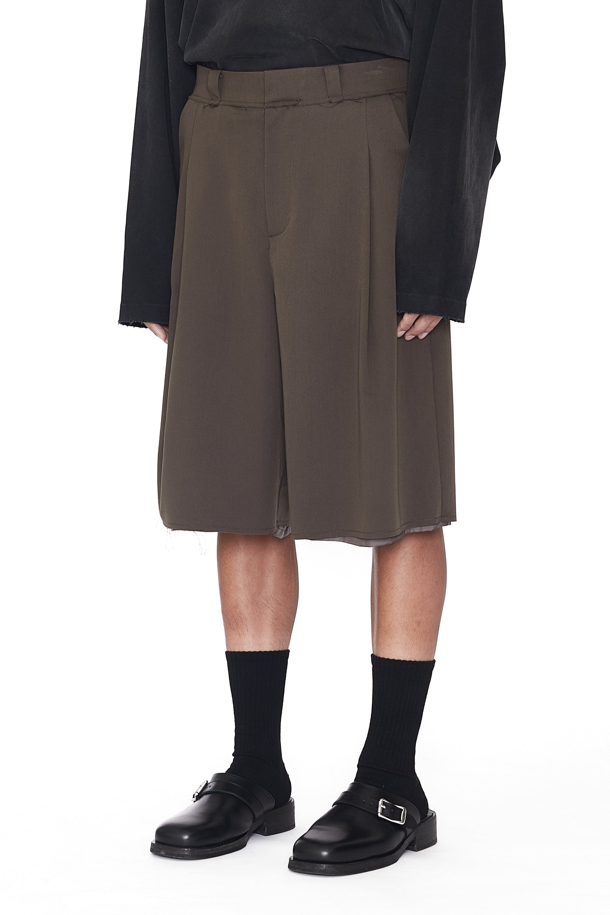 BROWN WIDE PLEATED CUT OUT SHORTS