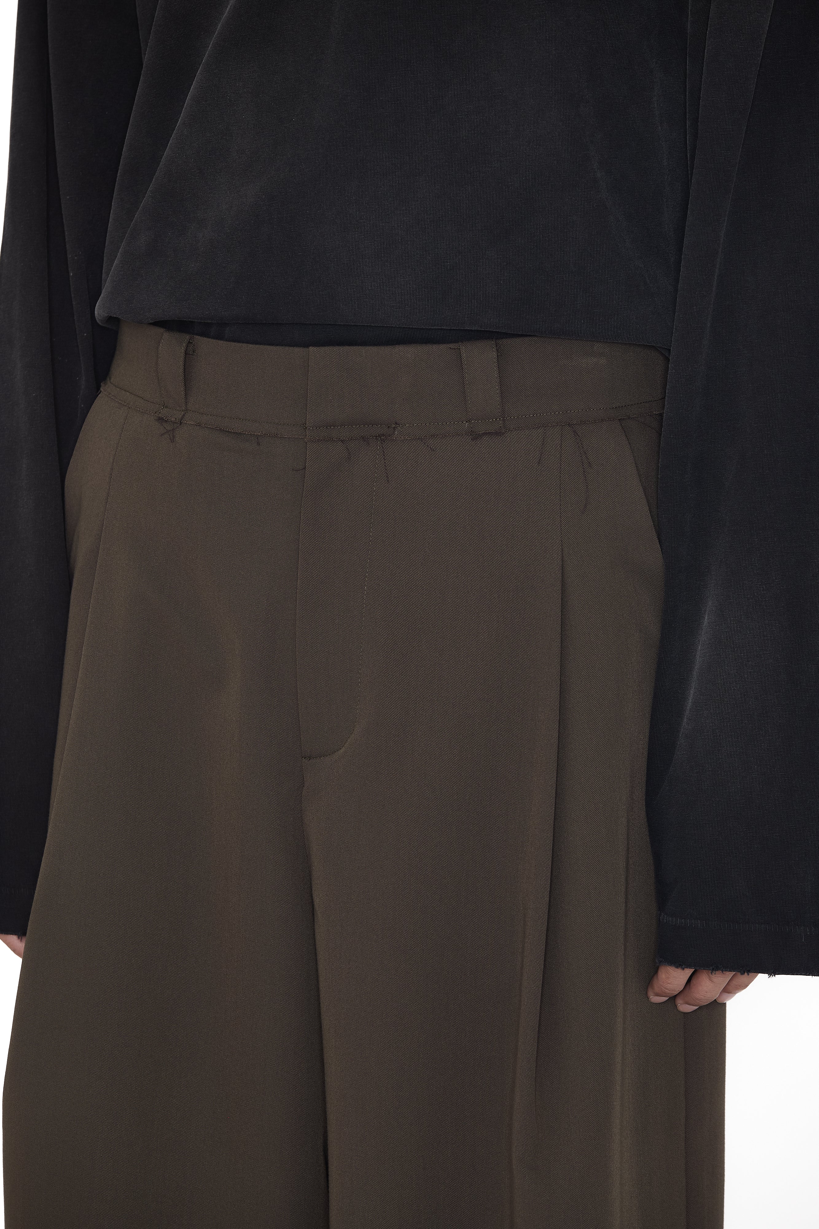 Load image into Gallery viewer, BROWN WIDE PLEATED CUT OUT SHORTS