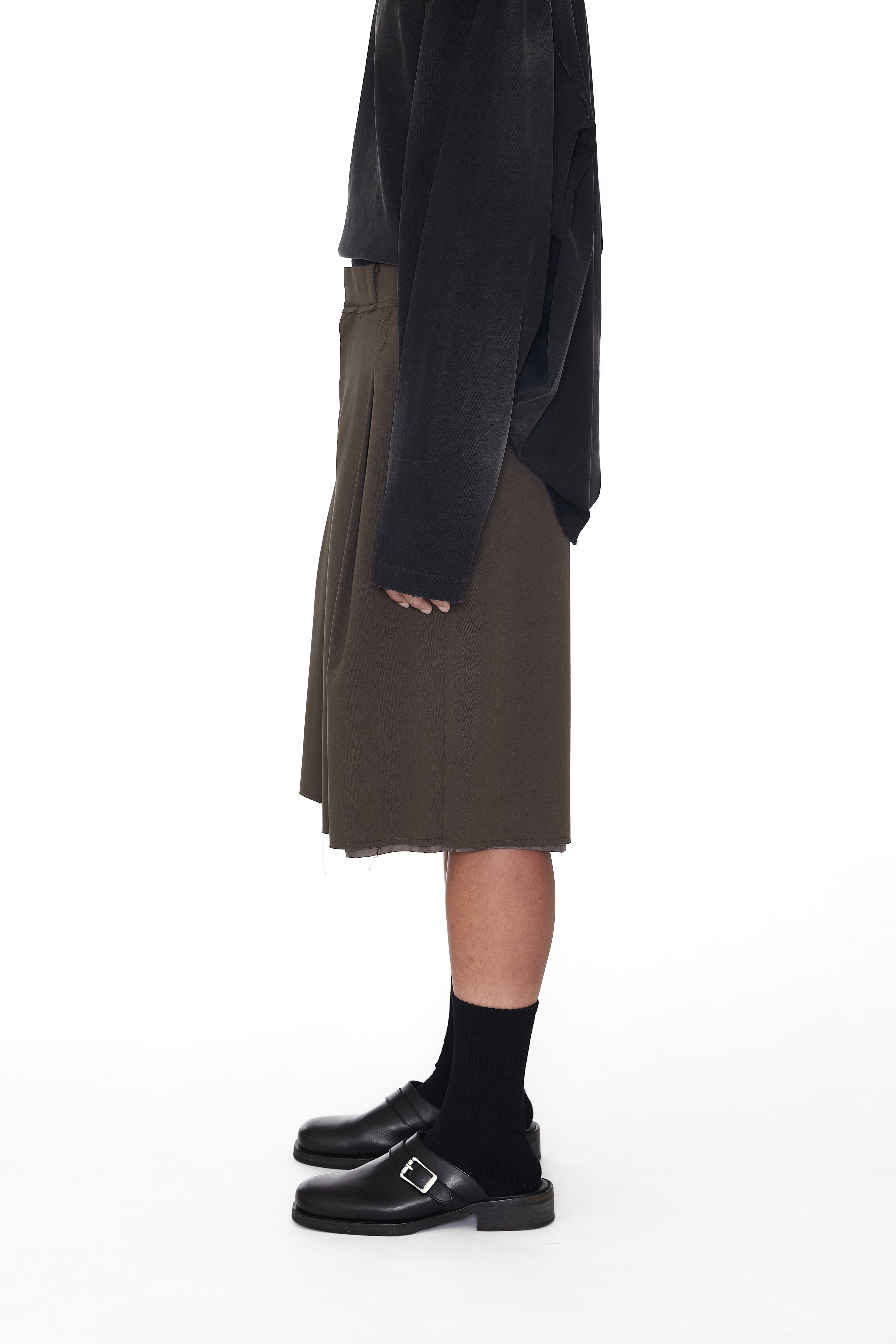 Load image into Gallery viewer, BROWN WIDE PLEATED CUT OUT SHORTS