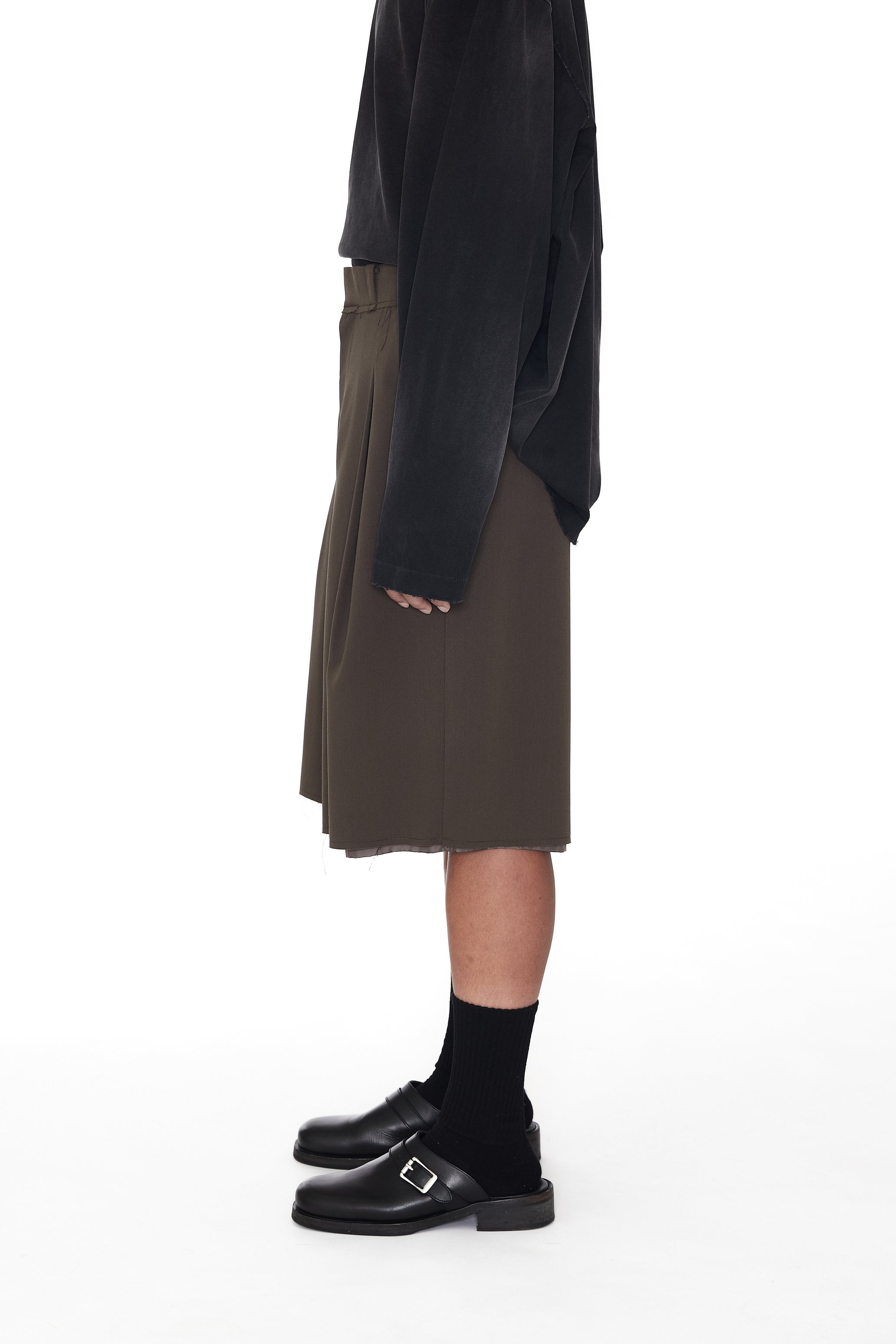 BROWN WIDE PLEATED CUT OUT SHORTS