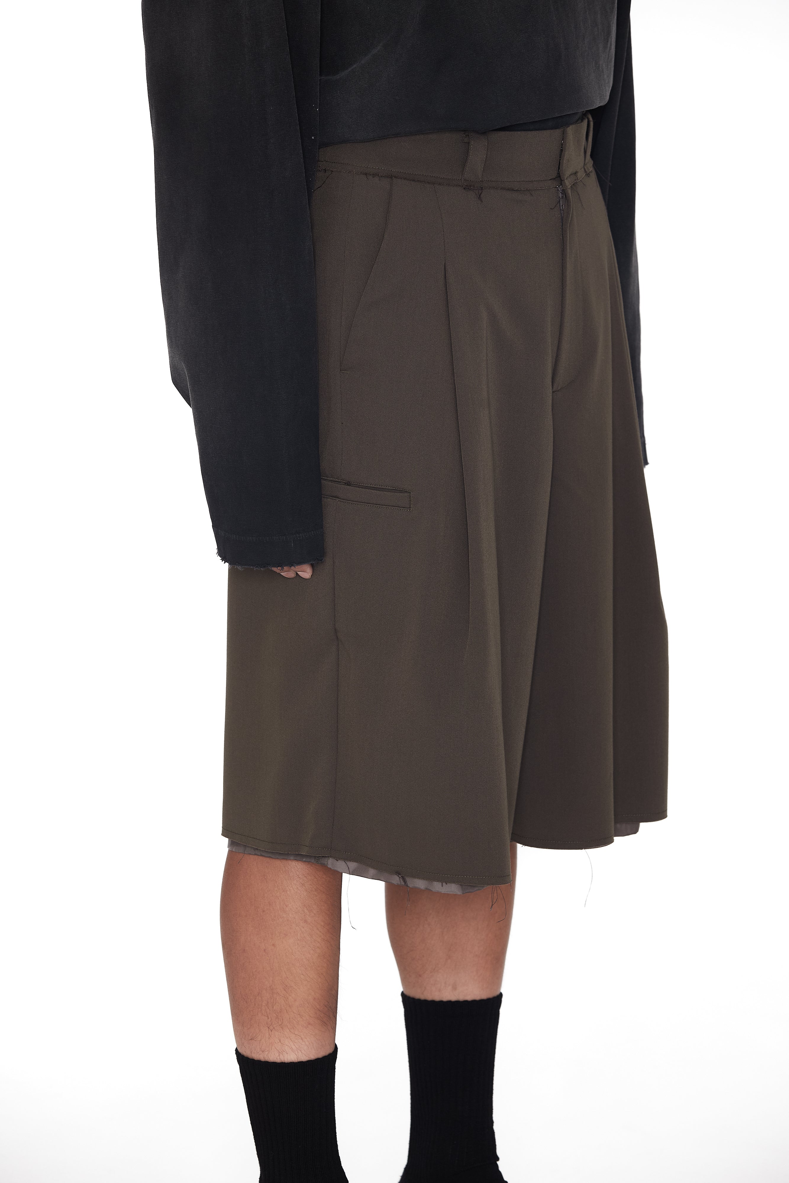 Load image into Gallery viewer, BROWN WIDE PLEATED CUT OUT SHORTS