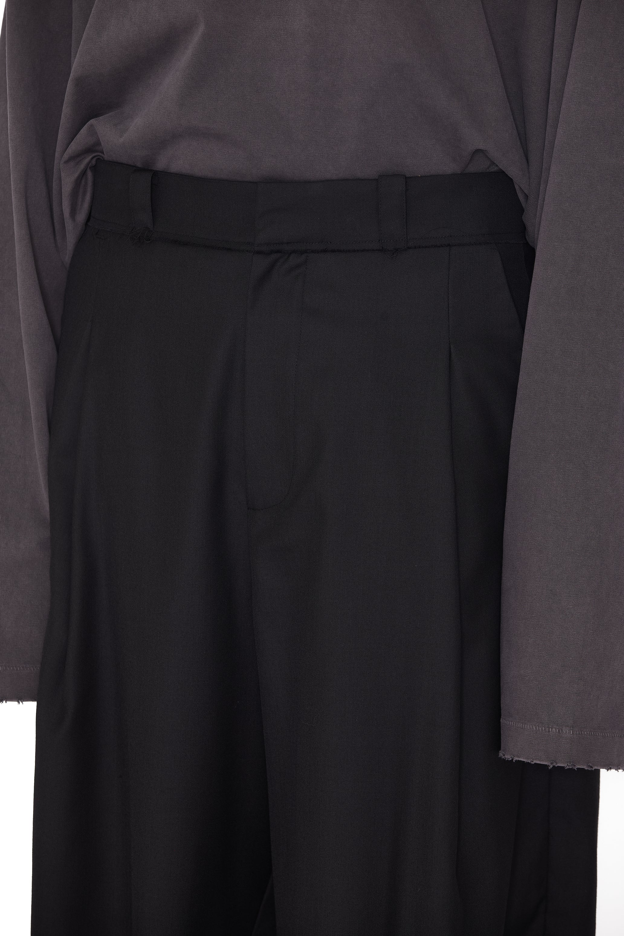 BLACK WOOL WIDE PLEATED CUT OUT SHORTS