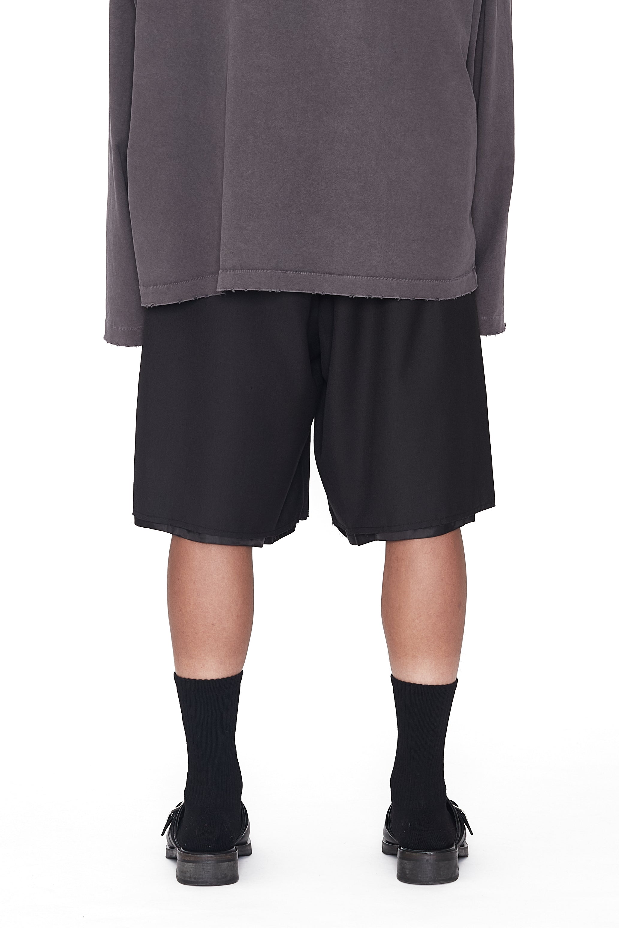 BLACK WOOL WIDE PLEATED CUT OUT SHORTS