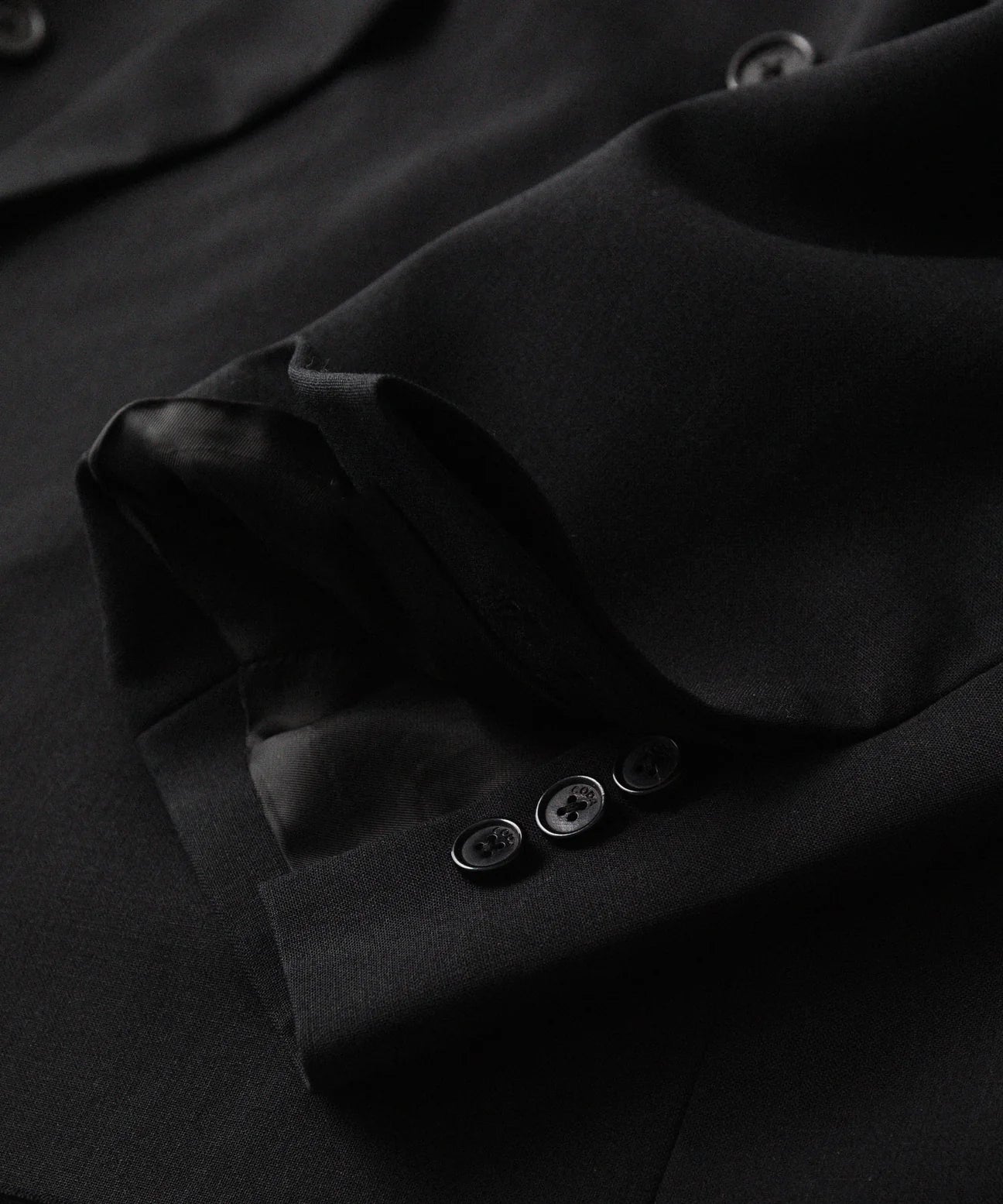 Load image into Gallery viewer, BLACK WOOL CUT OFF DOUBLE BREASTED LENTO BLAZER