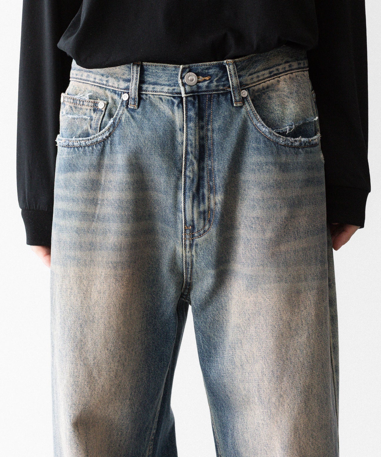 Load image into Gallery viewer, FADED DIRTY INDIGO WASHED BREAK CUT WIDE FLARED JEANS