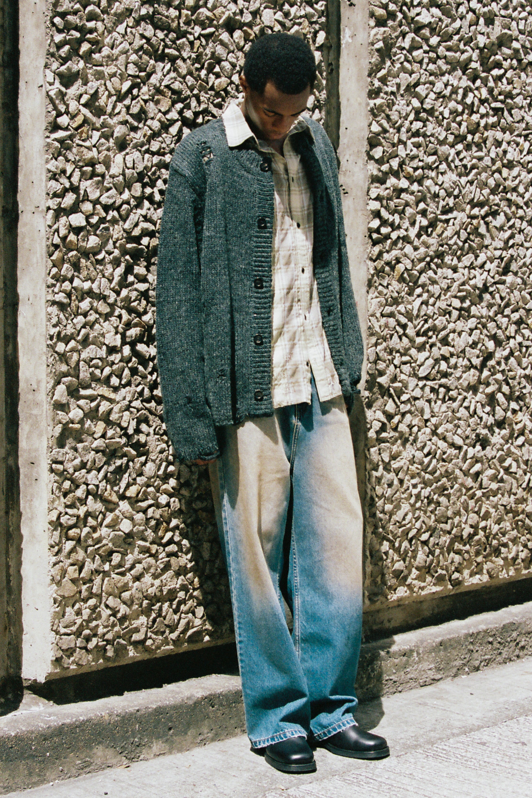 Load image into Gallery viewer, FADED DIRTY INDIGO WASH BREAK CUT STRAIGHT JEANS