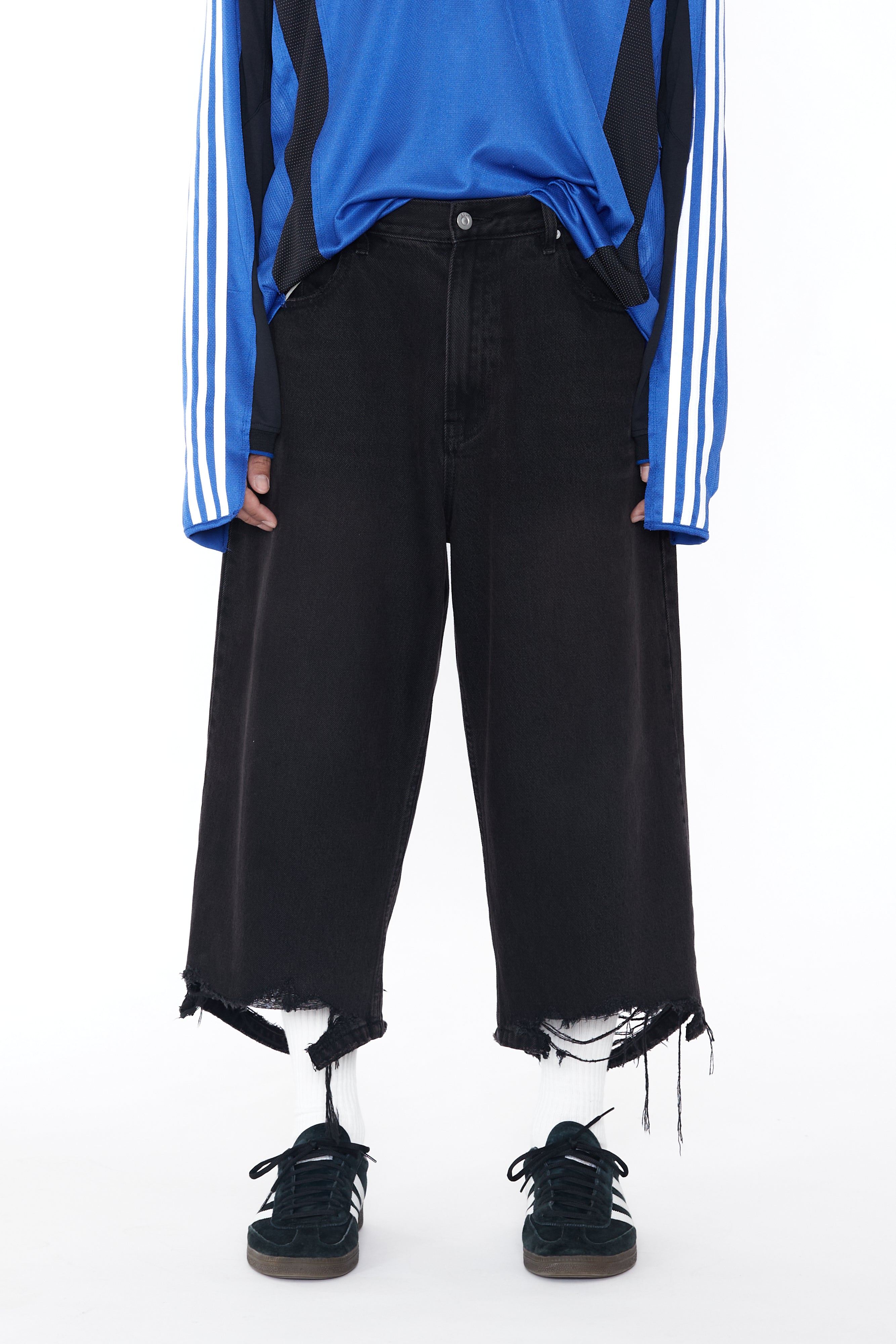 Load image into Gallery viewer, BLACK WASHED DESTROYED CUT OUT JEANS