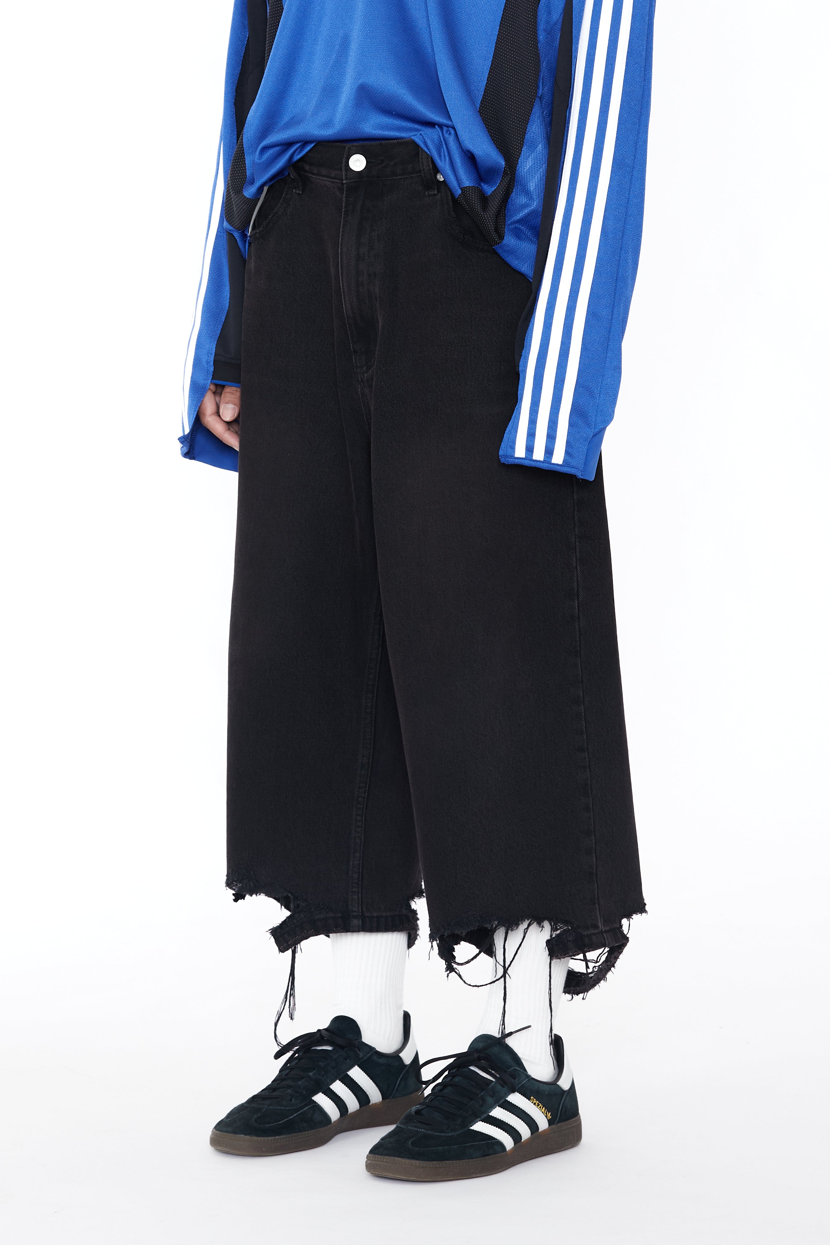 Load image into Gallery viewer, BLACK WASHED DESTROYED CUT OUT JEANS