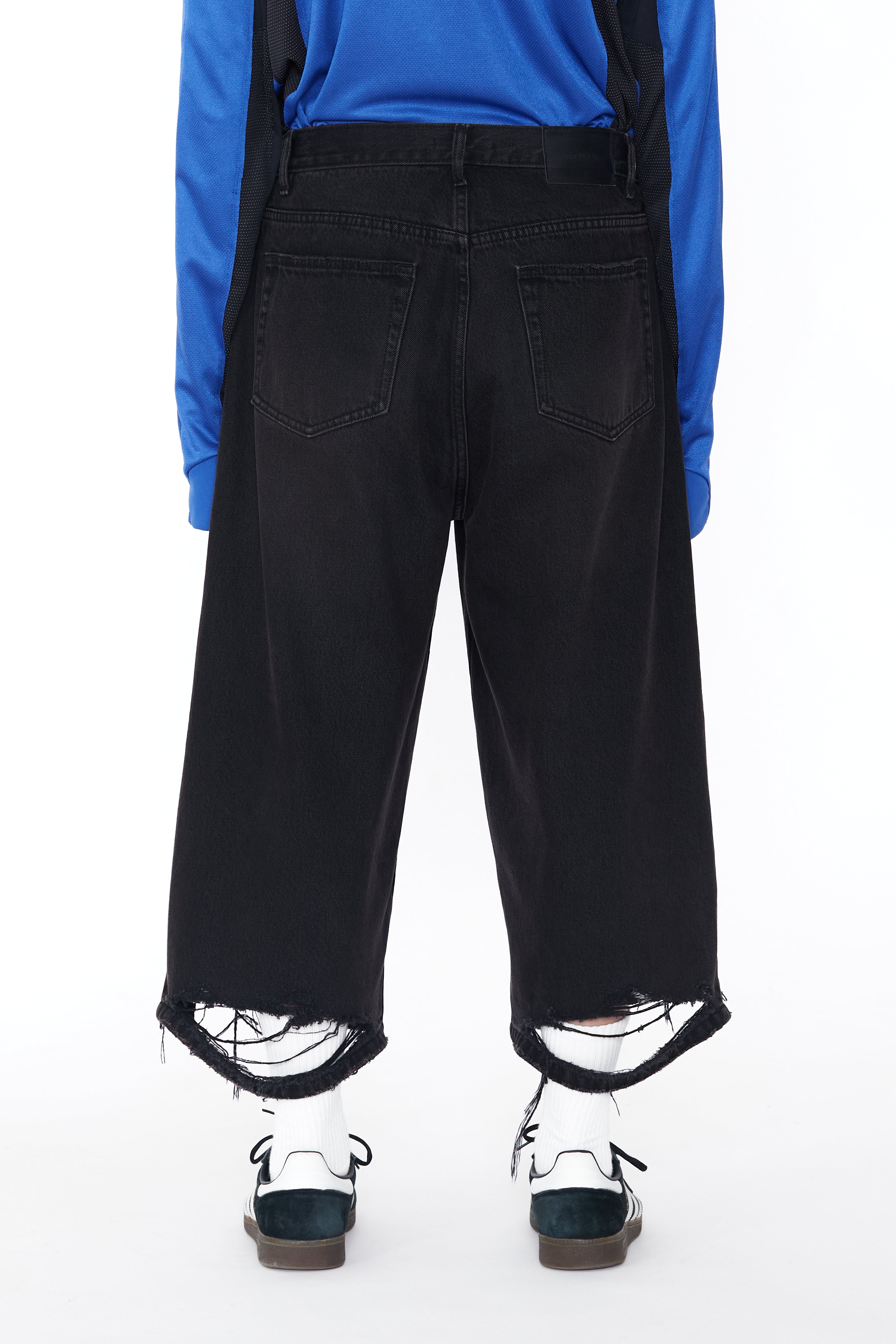 Load image into Gallery viewer, BLACK WASHED DESTROYED CUT OUT JEANS