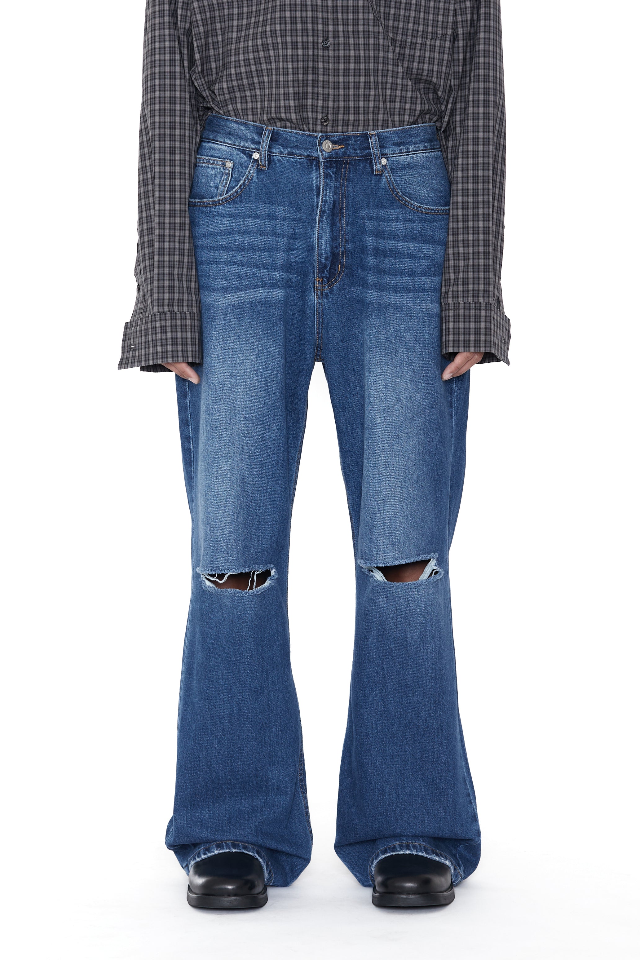 INDIGO WASHED DESTROYED EXTENDED CUT FLARED JEANS