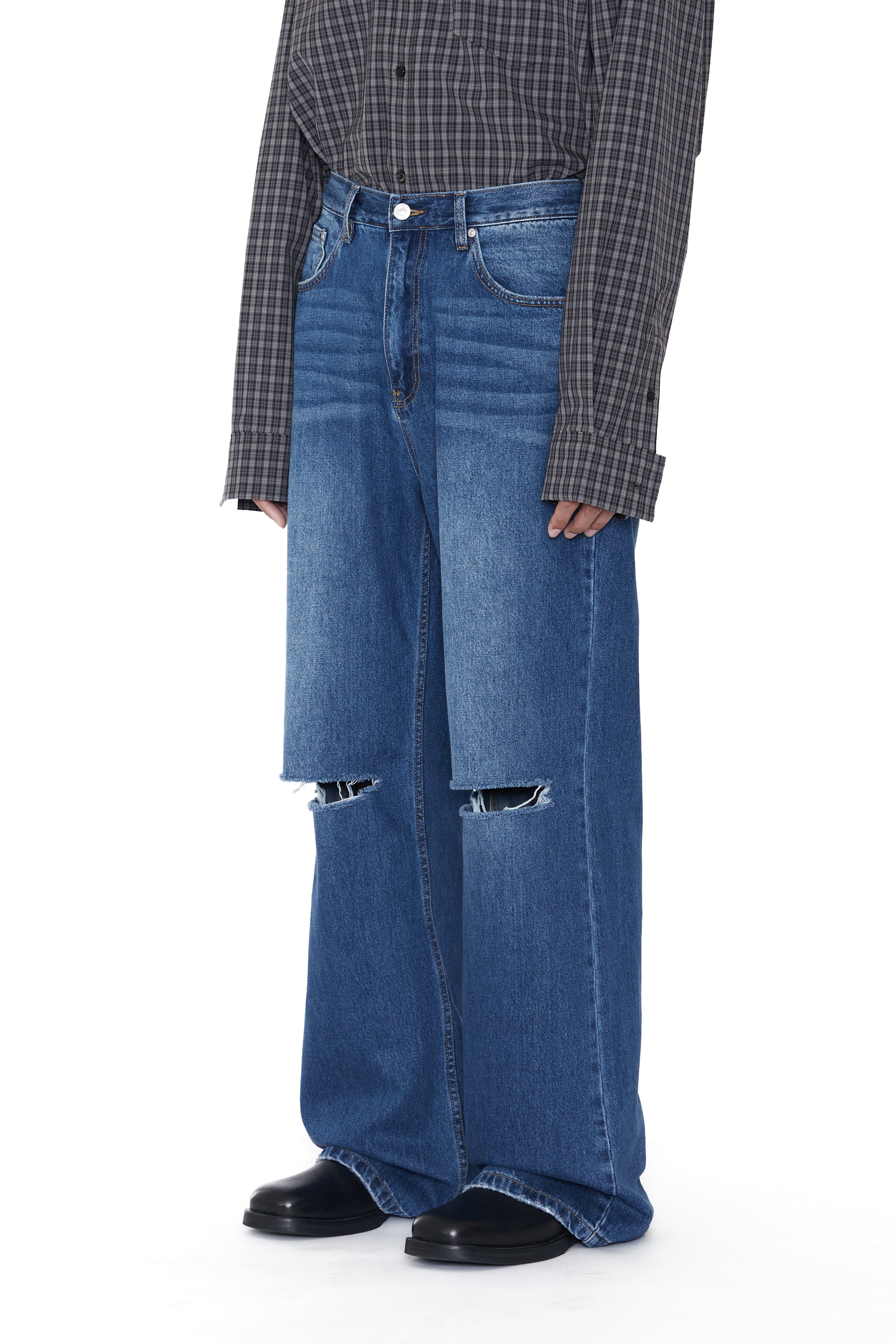 Load image into Gallery viewer, INDIGO WASHED DESTROYED EXTENDED CUT FLARED JEANS