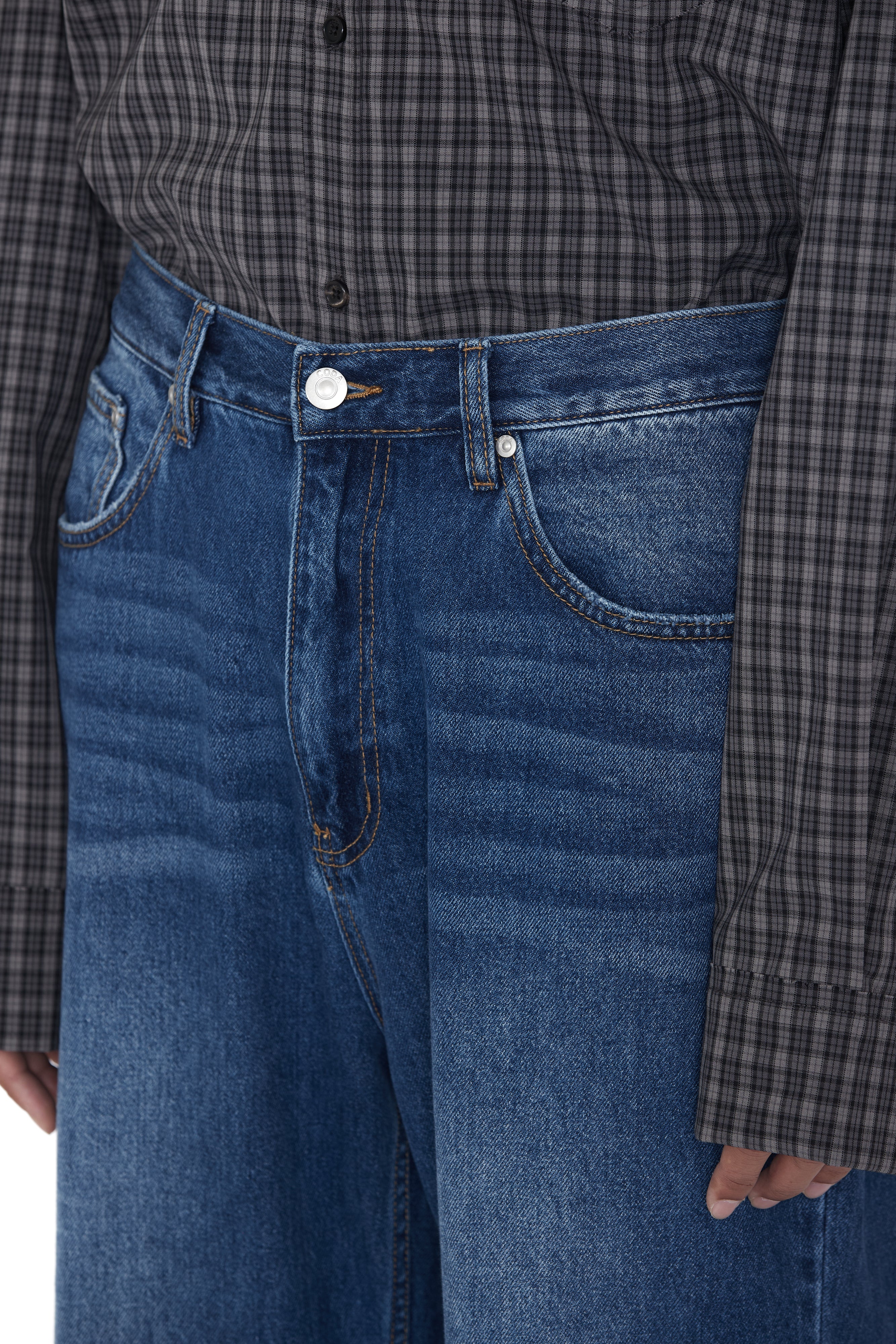 Load image into Gallery viewer, INDIGO WASHED DESTROYED EXTENDED CUT FLARED JEANS