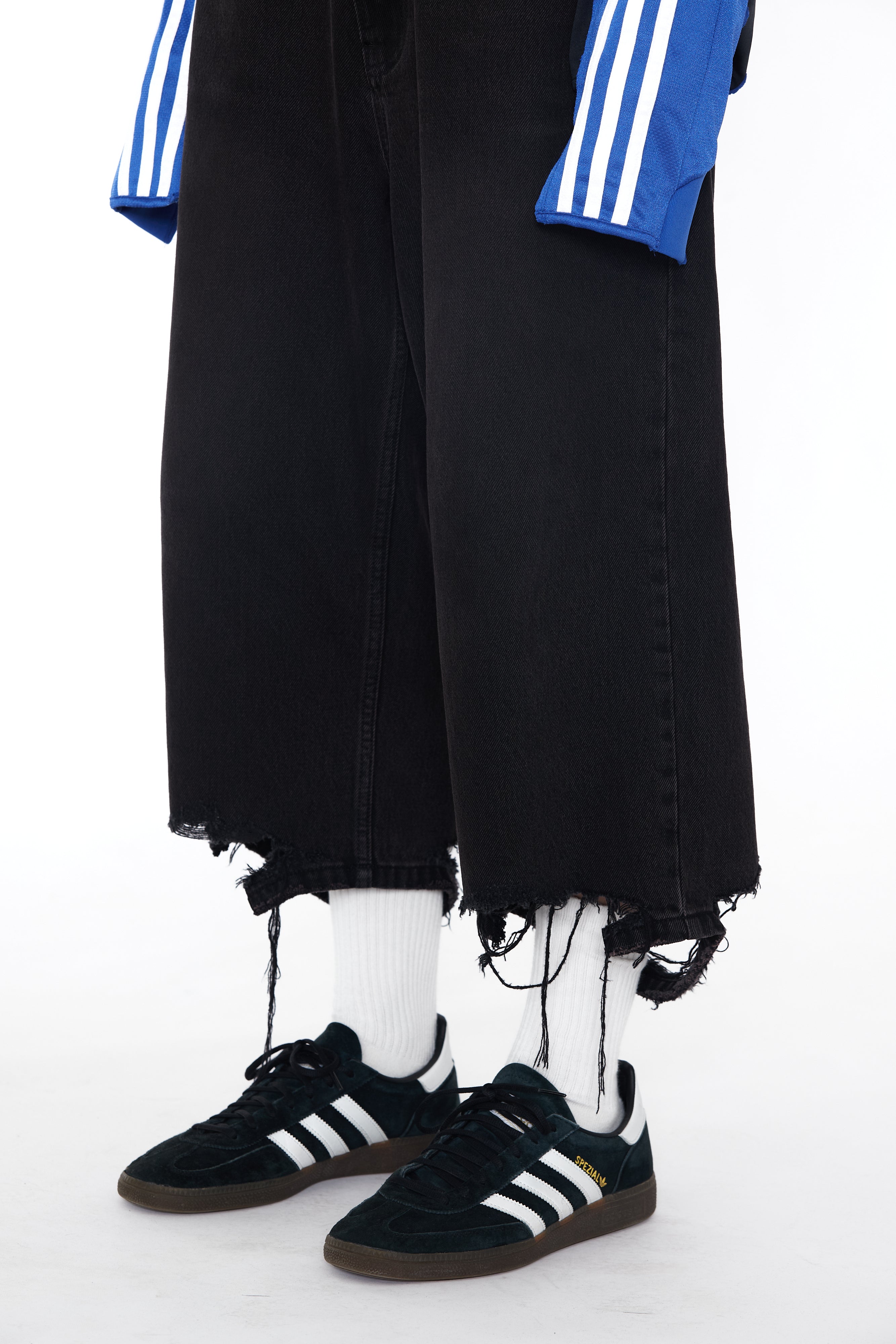 Load image into Gallery viewer, BLACK WASHED DESTROYED CUT OUT JEANS