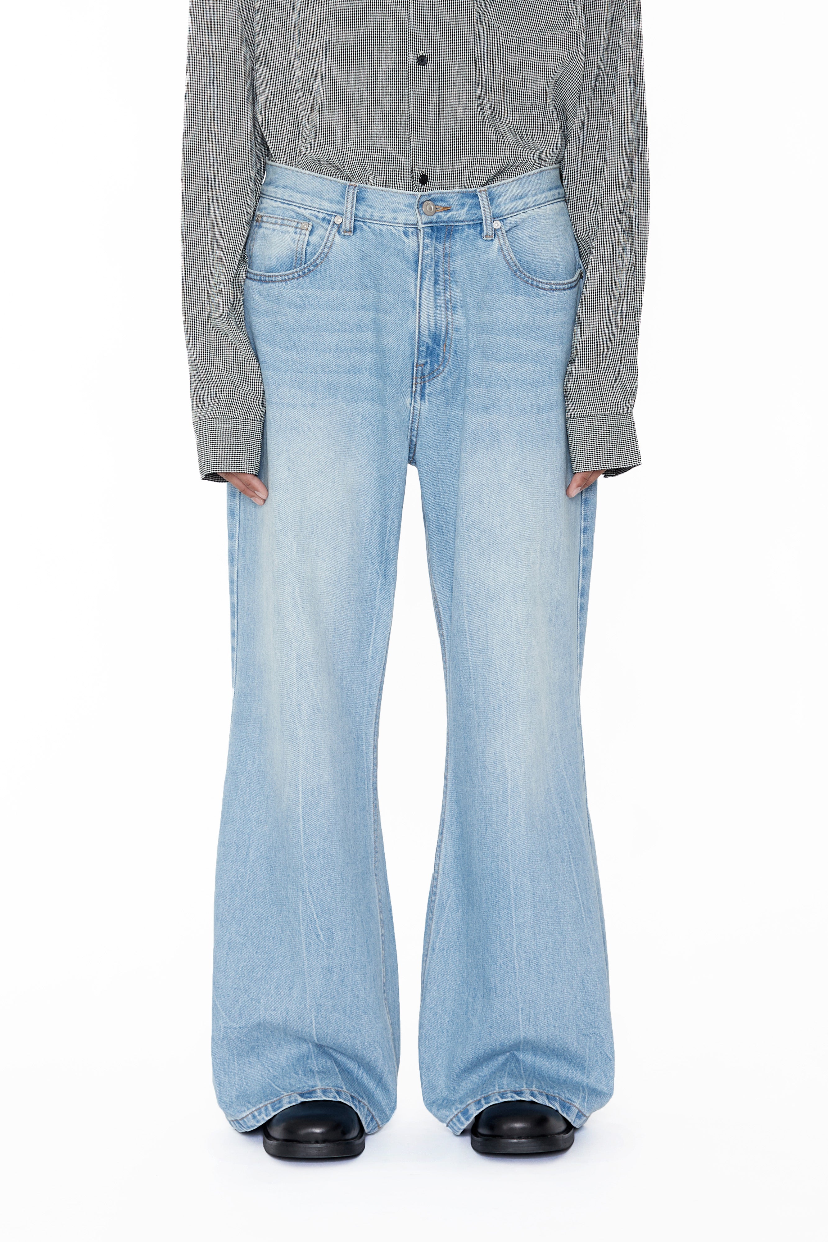 Load image into Gallery viewer, LIGHT INDIGO WASHED BREAK CUT WIDE FLARED JEANS