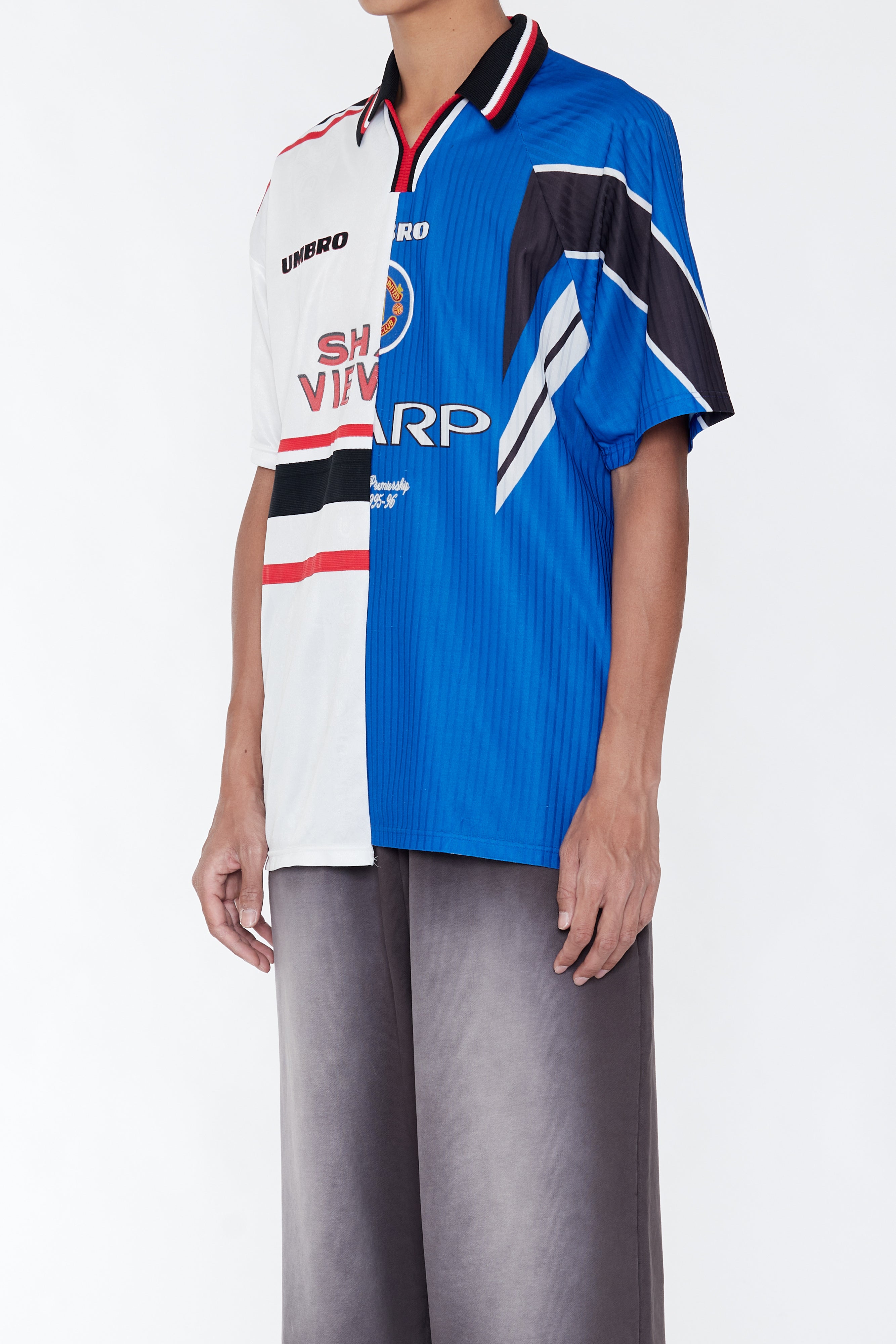 Load image into Gallery viewer, RECONSTRUCTED HYBRID VINTAGE SHORTSLEEVE FOOTBALL JERSEY (MANCHESTER UNITED A)