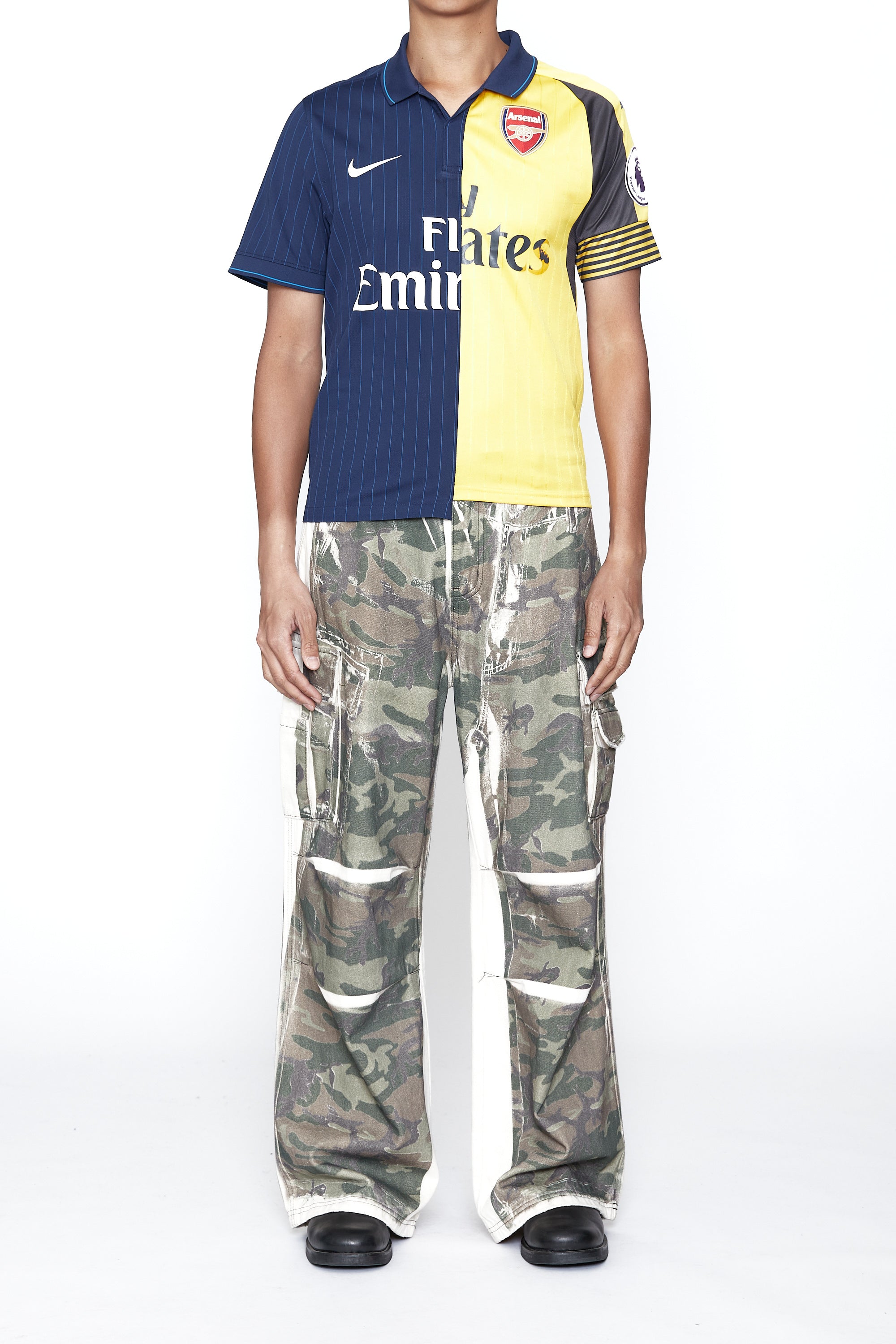 Load image into Gallery viewer, RECONSTRUCTED HYBRID VINTAGE SHRUNKEN SHORTSLEEVE FOOTBALL JERSEY (ARSENAL A)