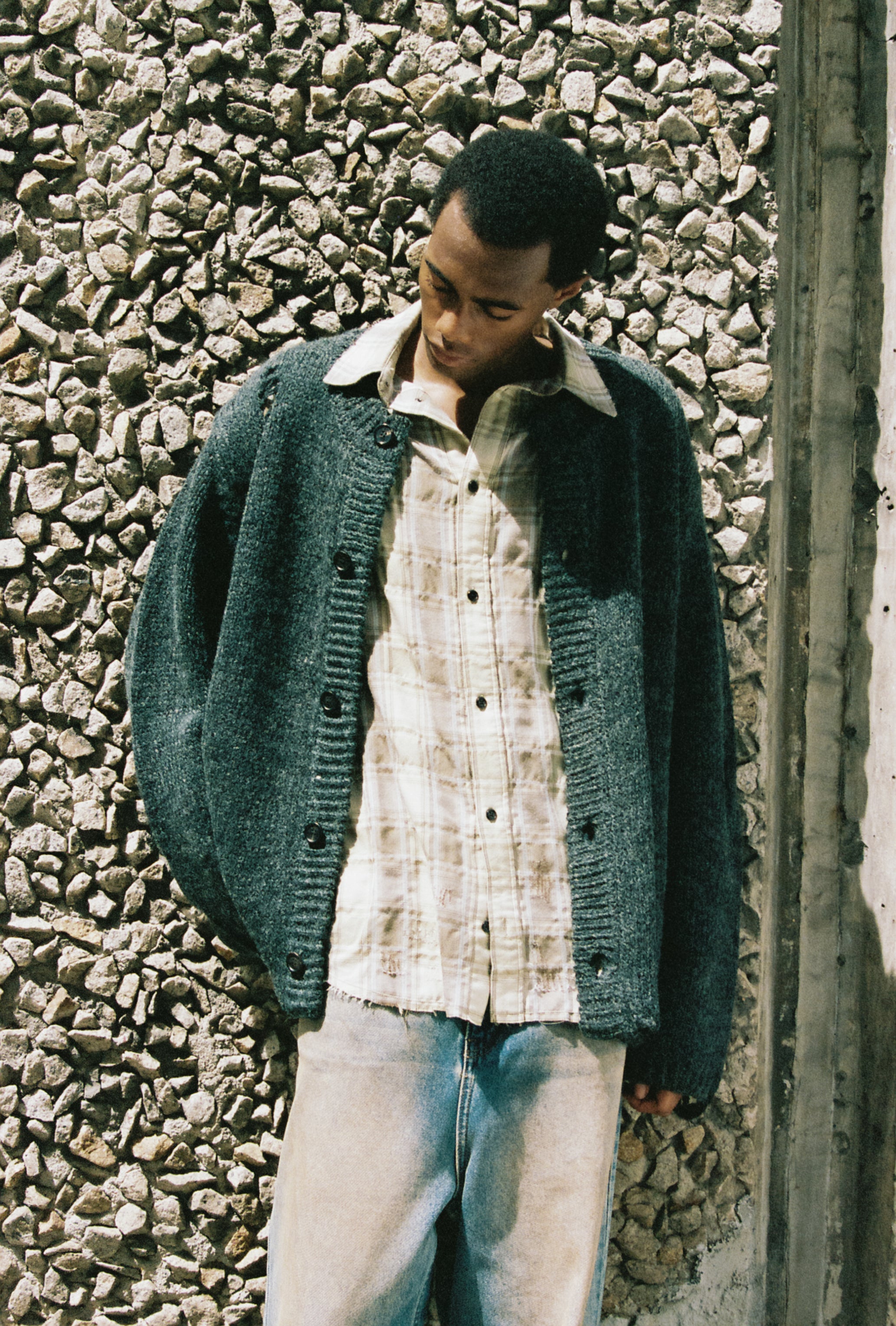 DARK GREY 90S ROUND NECK THRASHED CARDIGAN