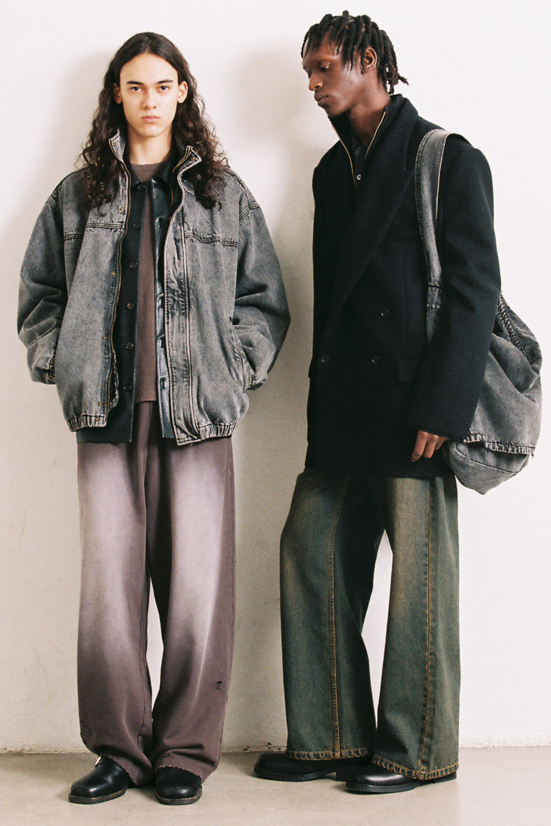 Load image into Gallery viewer, BLACK ACID WASH DENIM TOUR JACKET