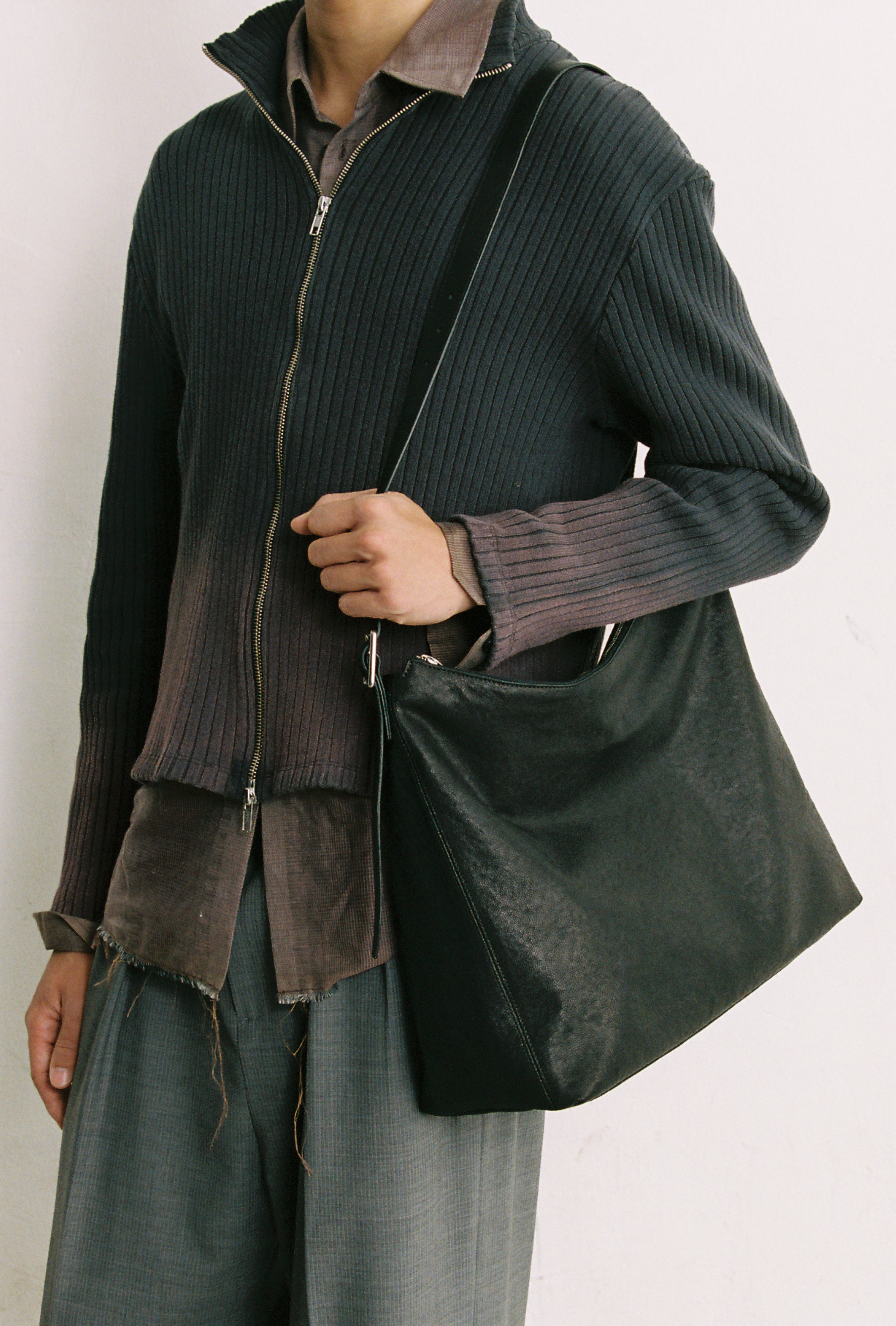 Load image into Gallery viewer, BLACK LAMB LEATHER 3WAYS SLACK BAG