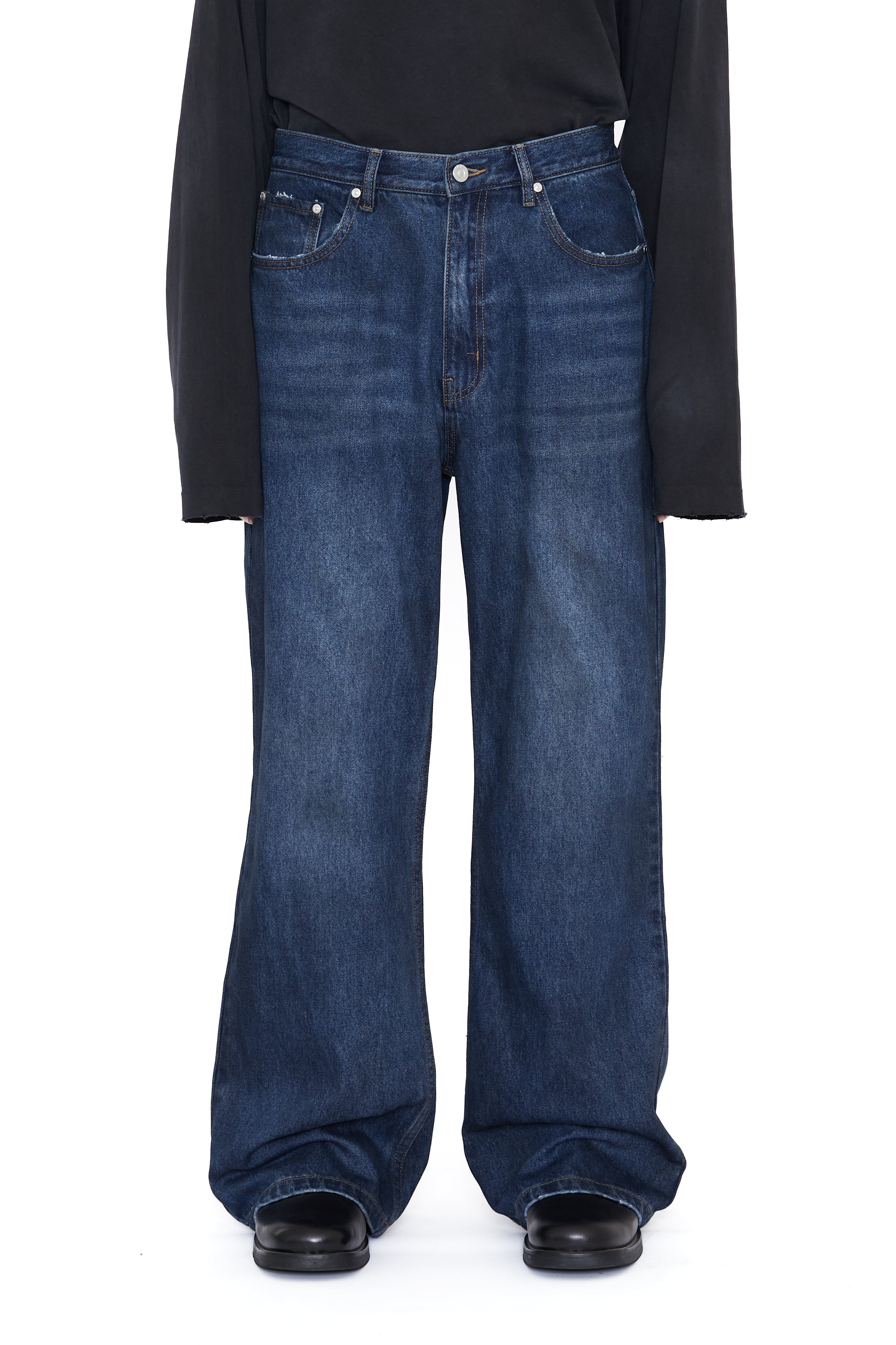 Load image into Gallery viewer, DIRTY INDIGO WASHED DISTRESSED BREAK CUT FLARED JEANS