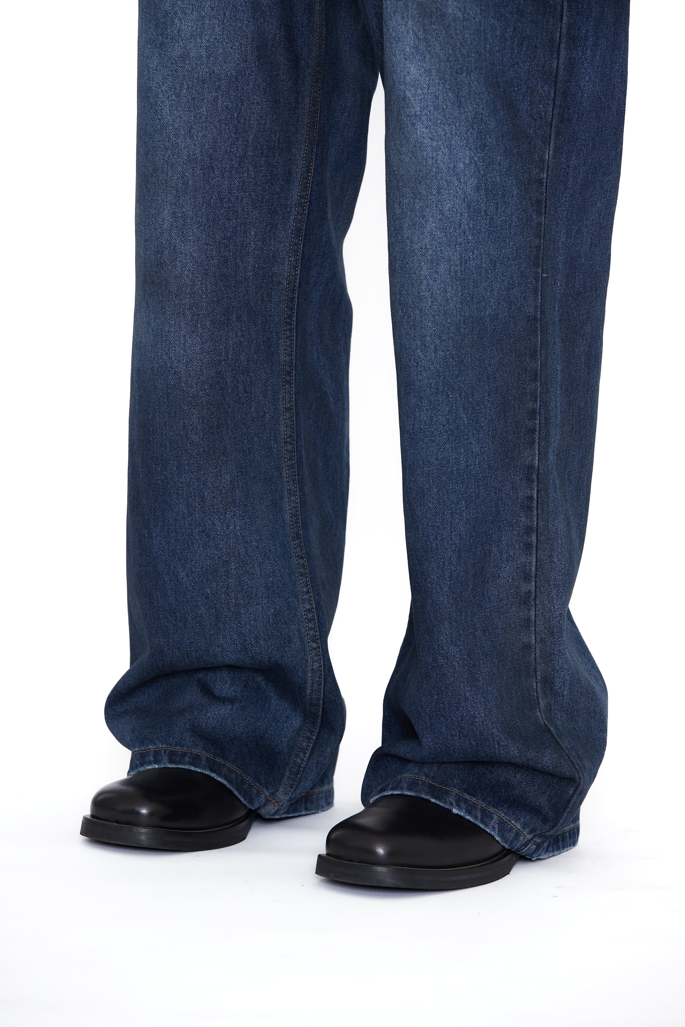 Load image into Gallery viewer, DIRTY INDIGO WASHED DISTRESSED BREAK CUT FLARED JEANS