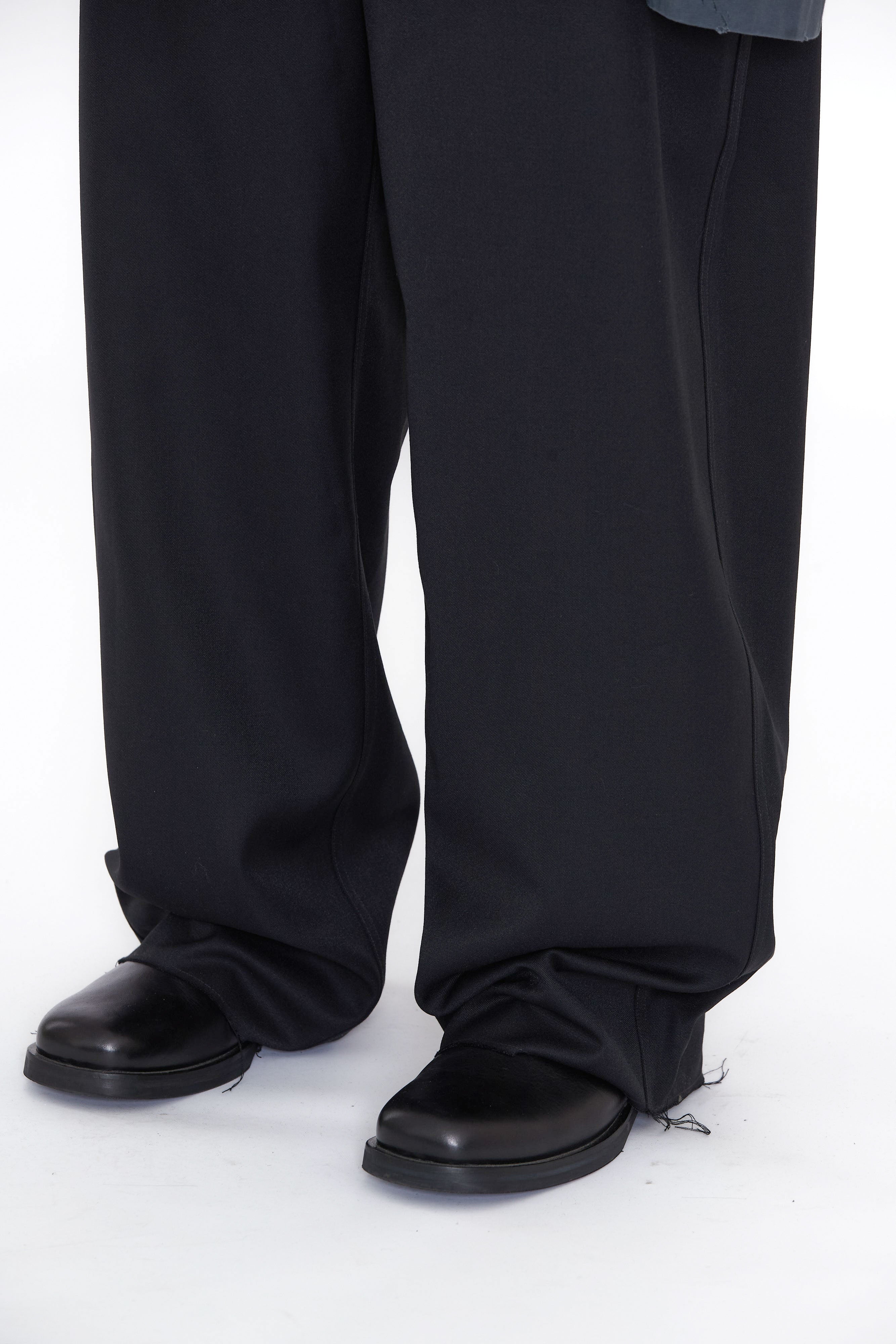 Load image into Gallery viewer, BLACK WOOL GABARDINE OVERSIZED DEMOLISHED SLACK
