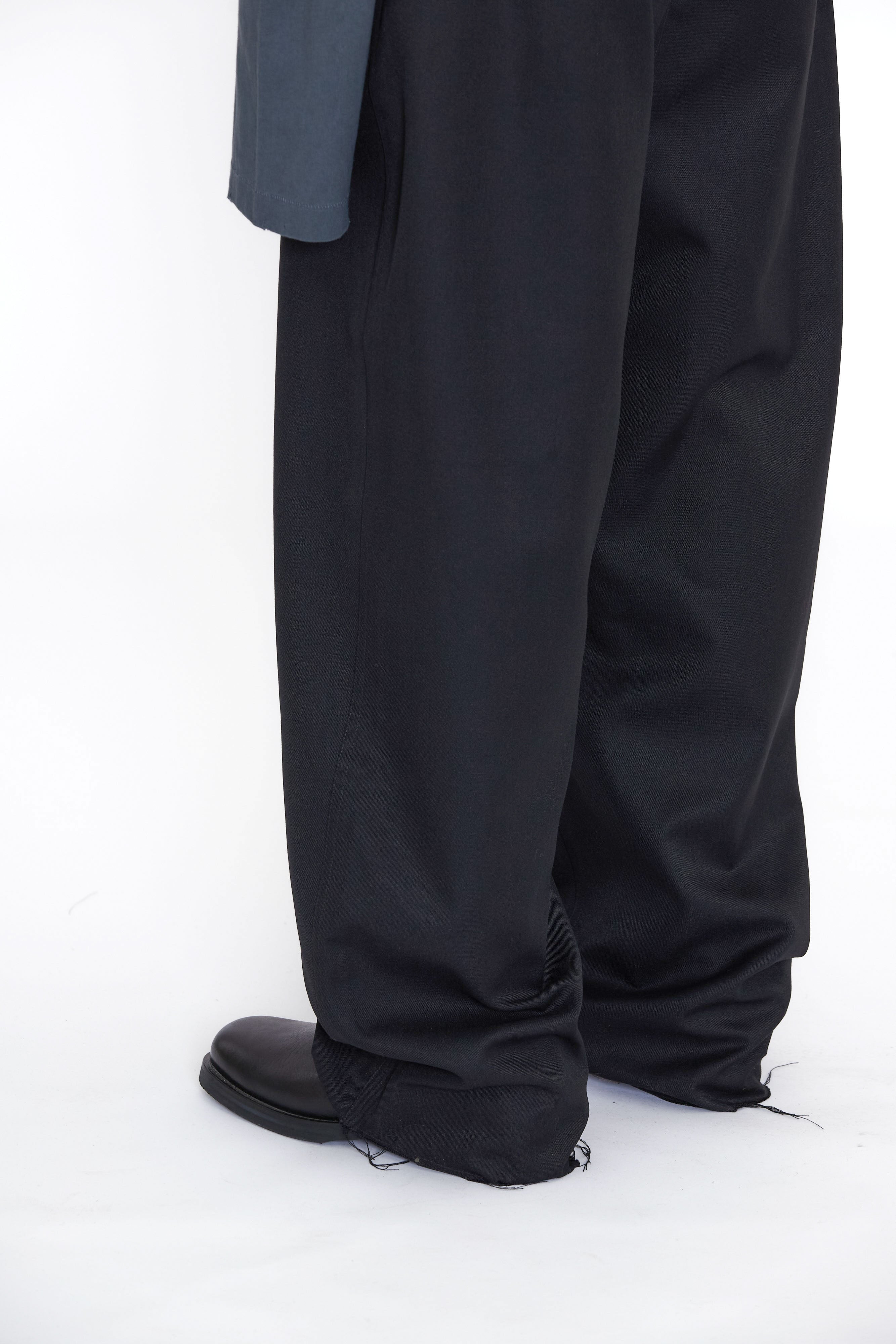 Load image into Gallery viewer, BLACK WOOL GABARDINE OVERSIZED DEMOLISHED SLACK