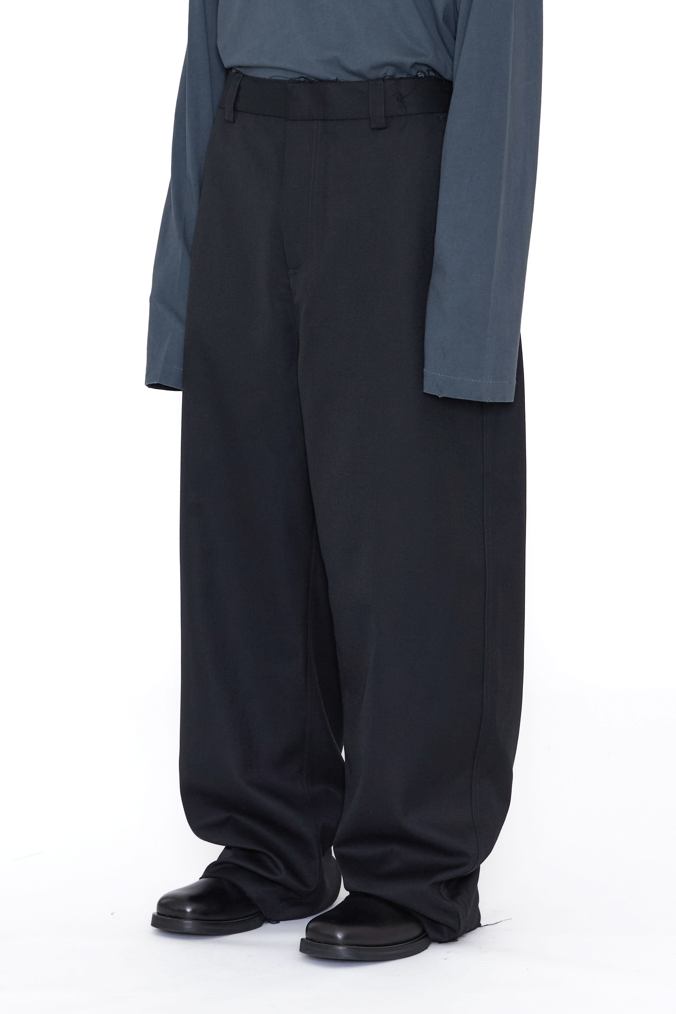 Load image into Gallery viewer, BLACK WOOL GABARDINE OVERSIZED DEMOLISHED SLACK
