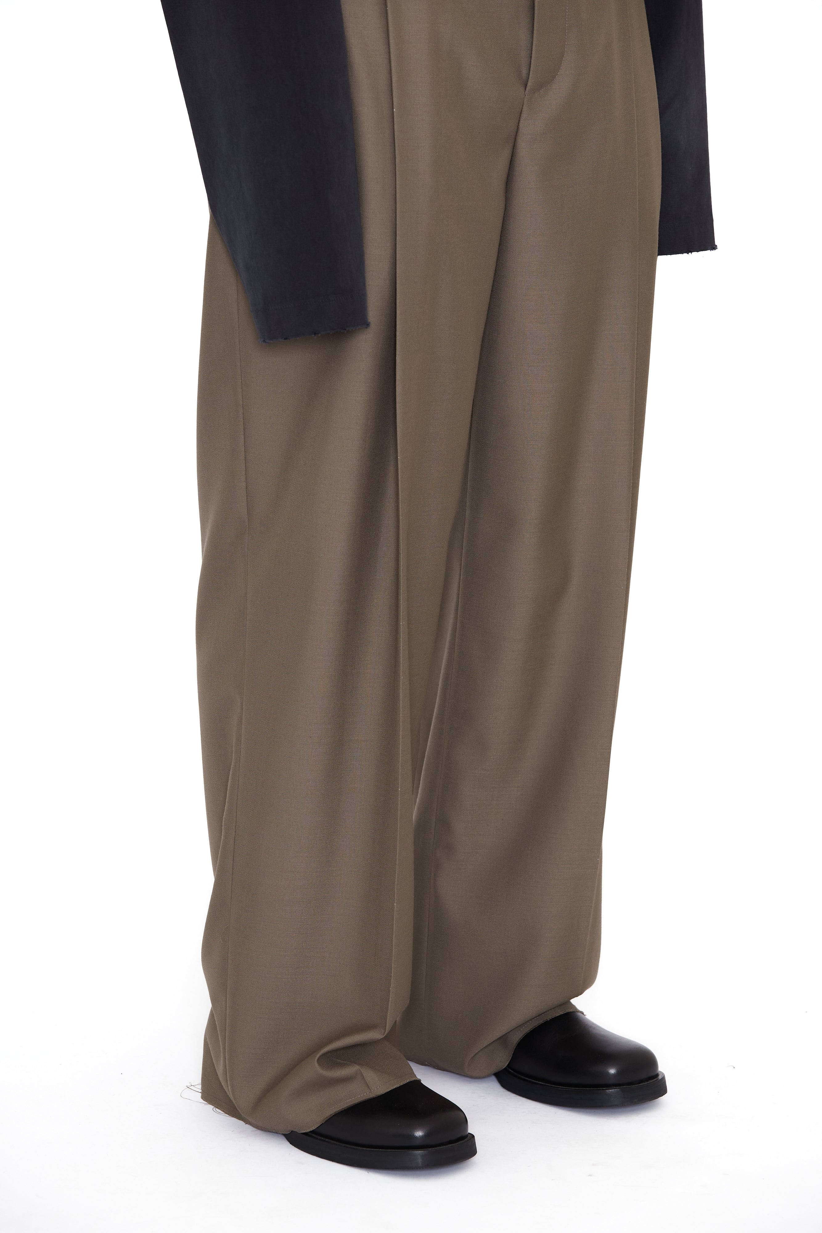 Load image into Gallery viewer, KHAKI WOOL BREAK CUT PLEATED LENTO WIDE SLACK