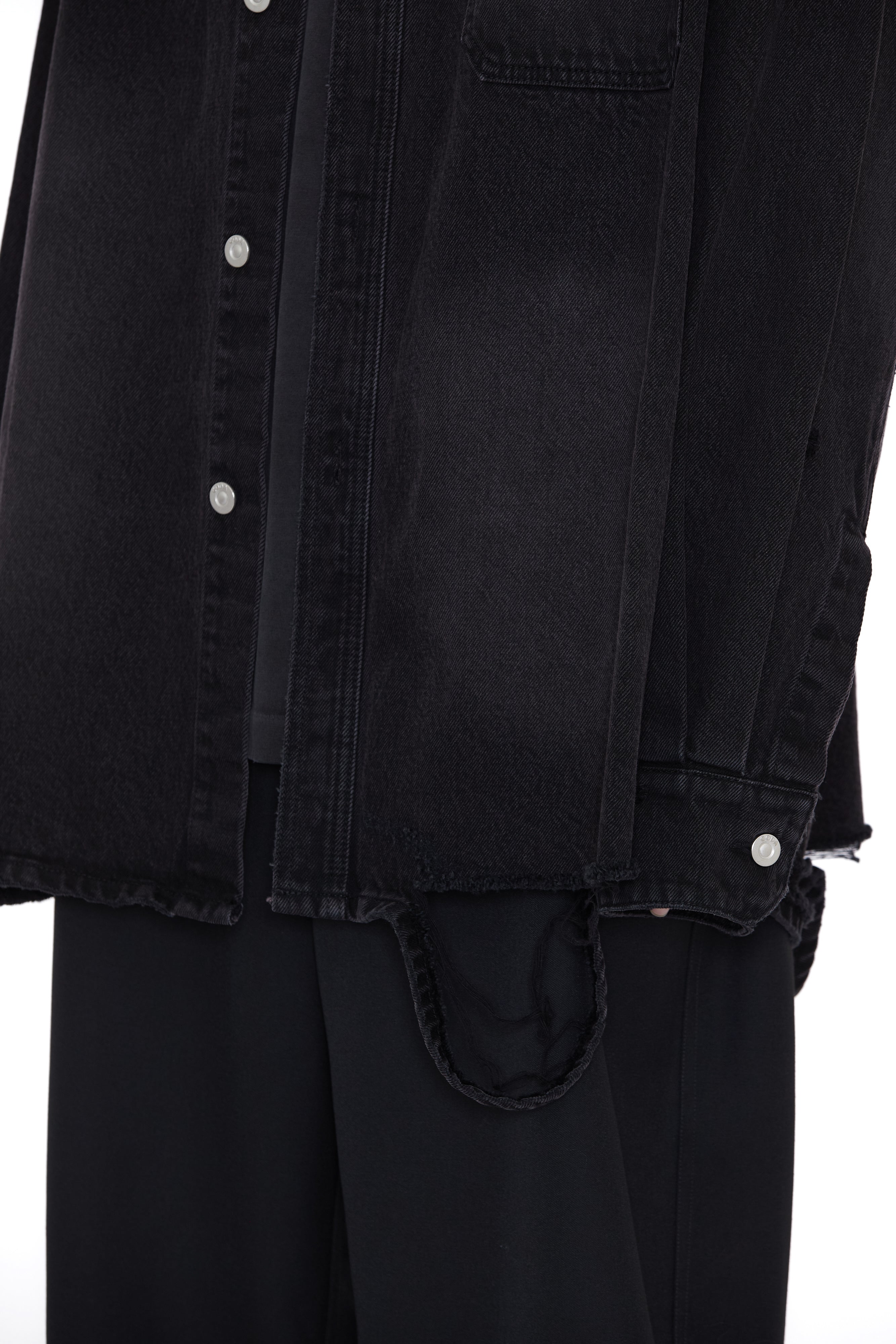 Load image into Gallery viewer, BLACK DESTROYED AGING OVERSIZED DENIM SHIRT