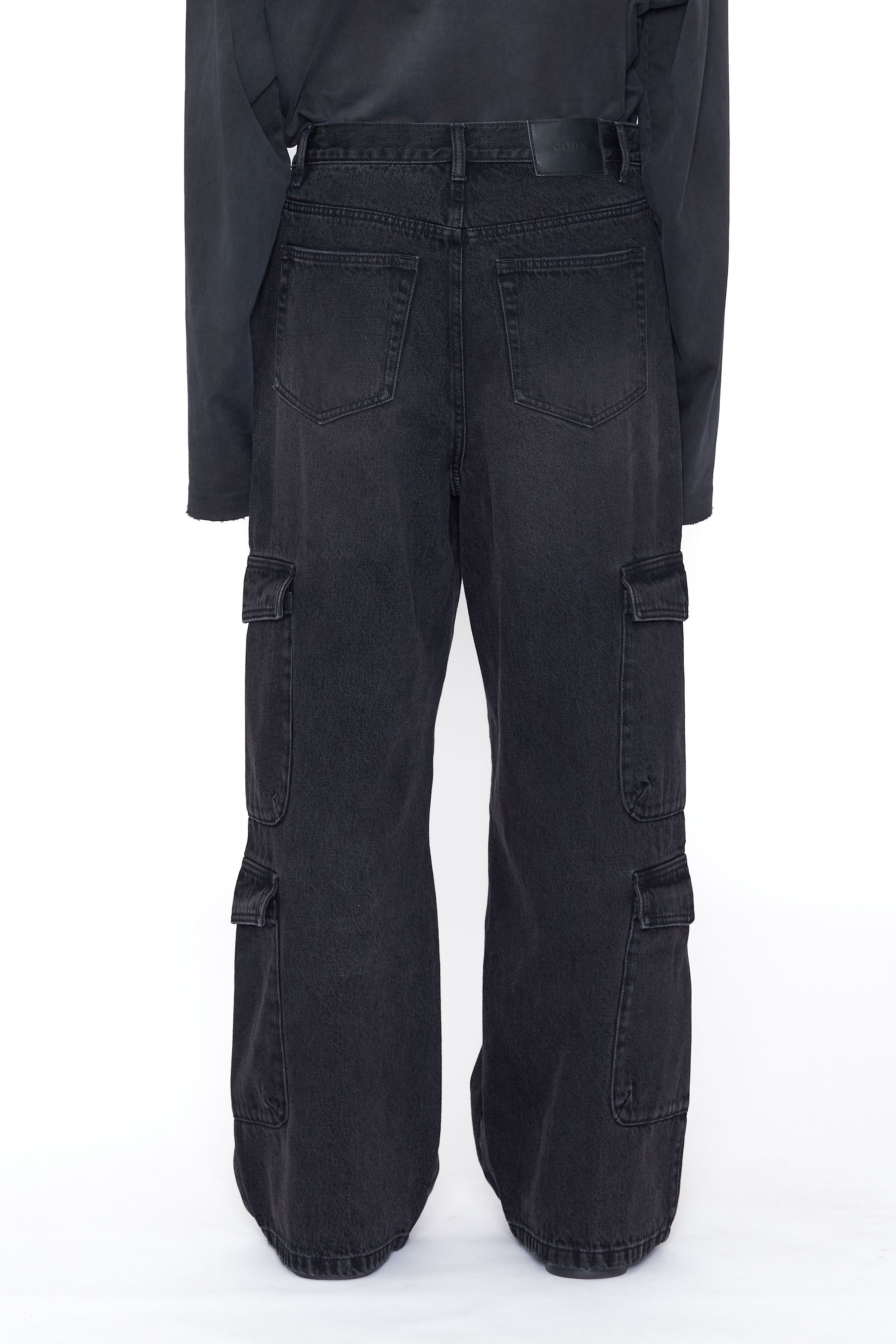 Load image into Gallery viewer, BLACK DENIM FLARED CUT CARGO PANTS