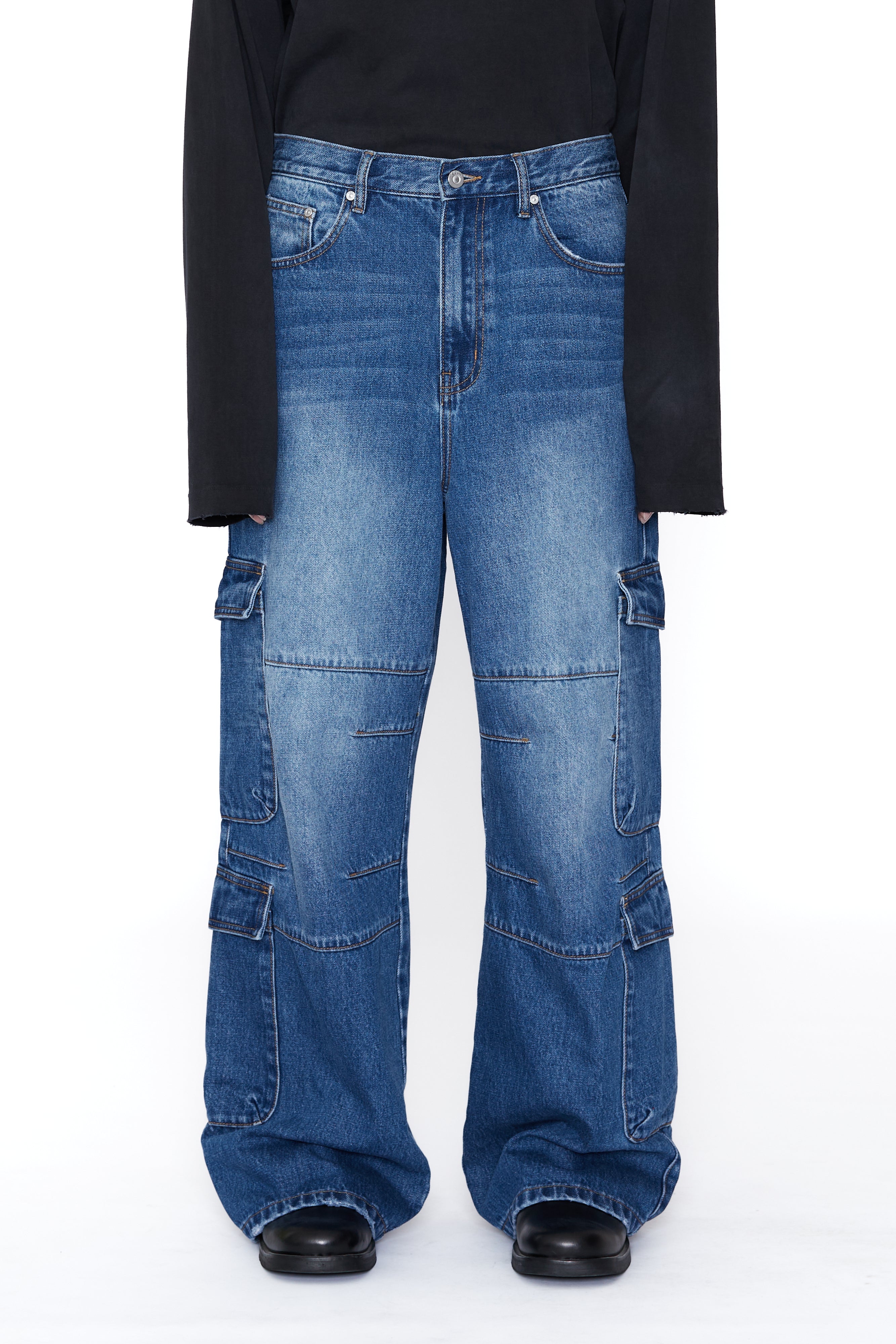 Load image into Gallery viewer, INDIGO DENIM FLARED CUT CARGO PANTS