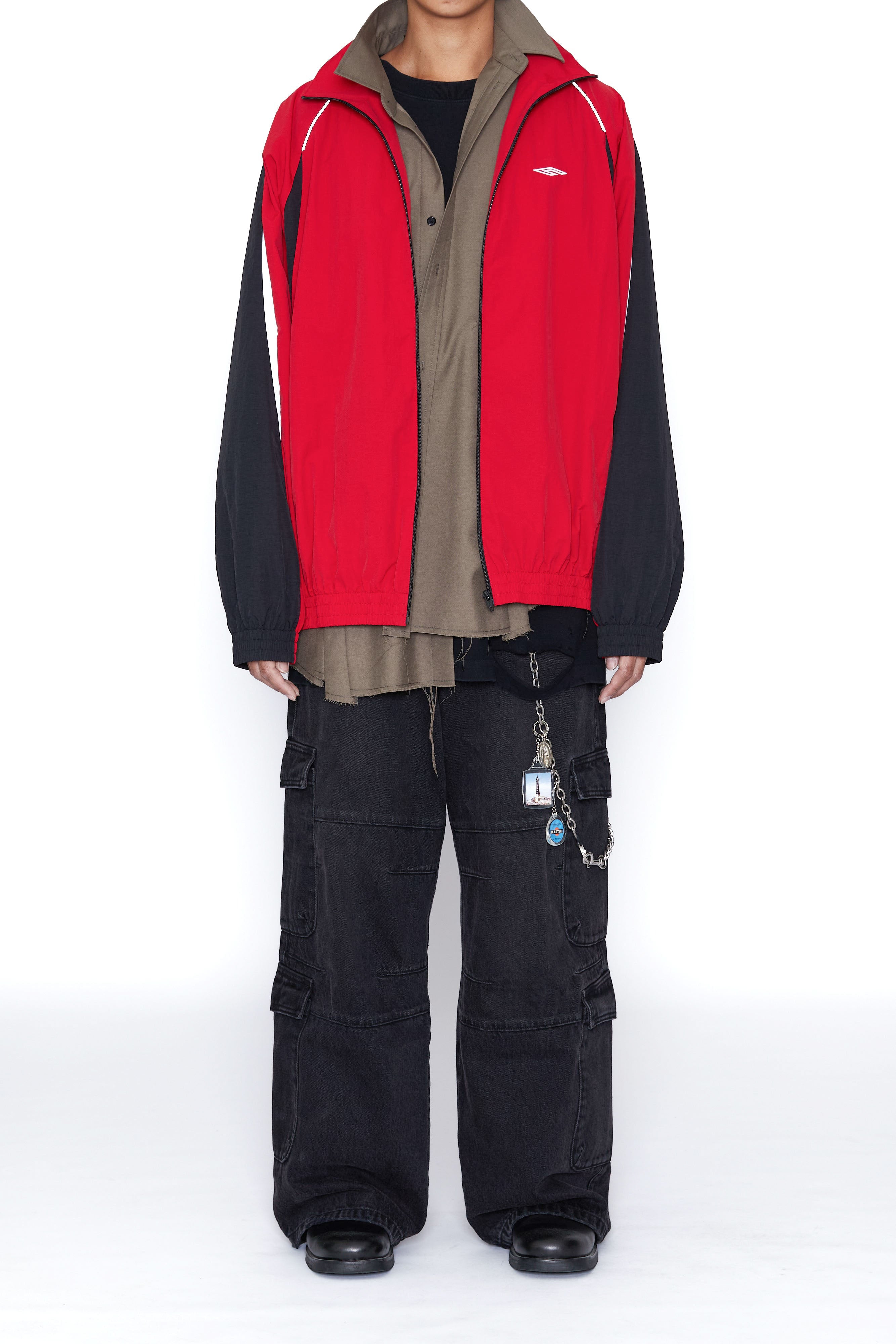 Load image into Gallery viewer, BLACK DENIM FLARED CUT CARGO PANTS