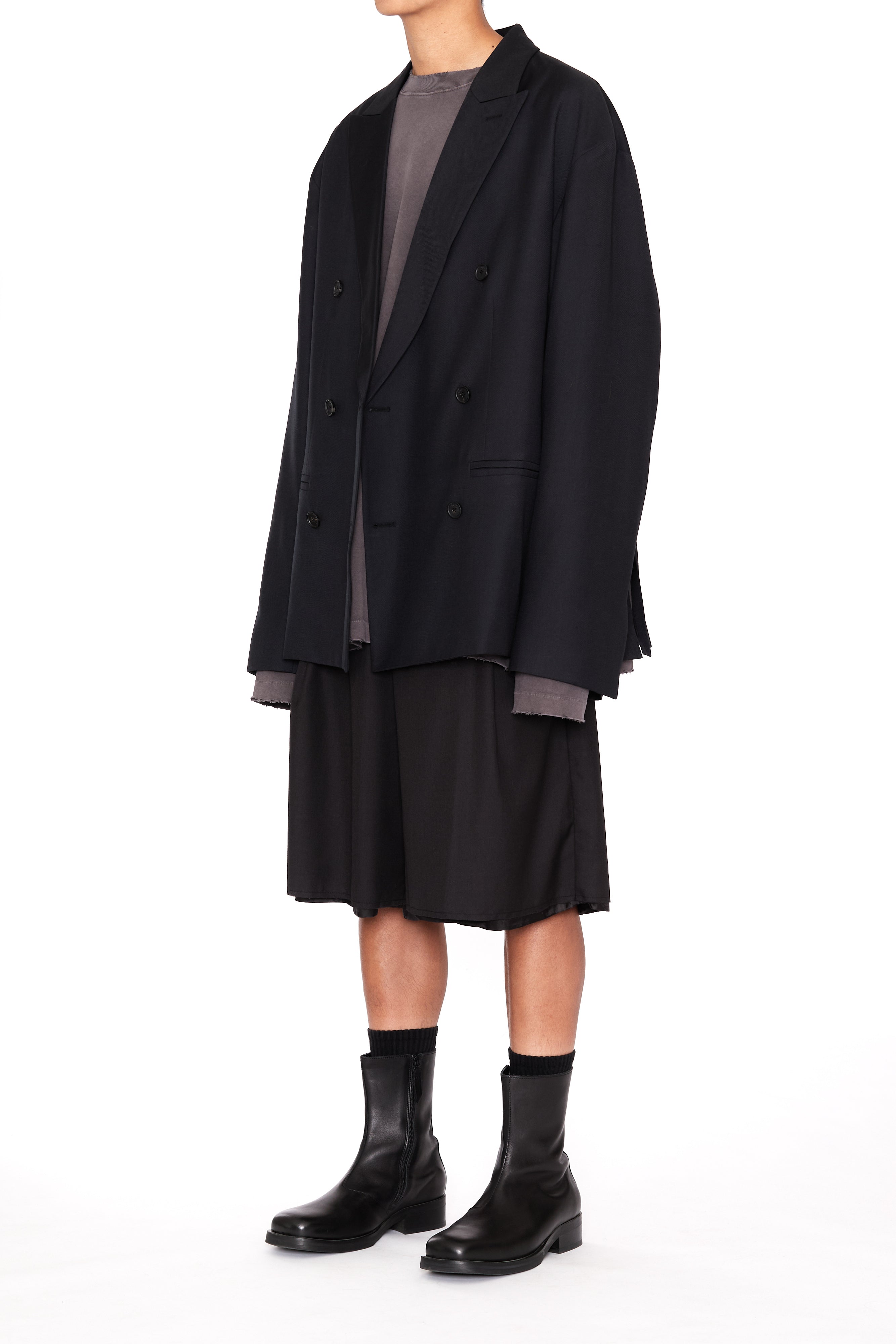 Load image into Gallery viewer, BLACK WOOL WIDE PLEATED CUT OUT SHORTS