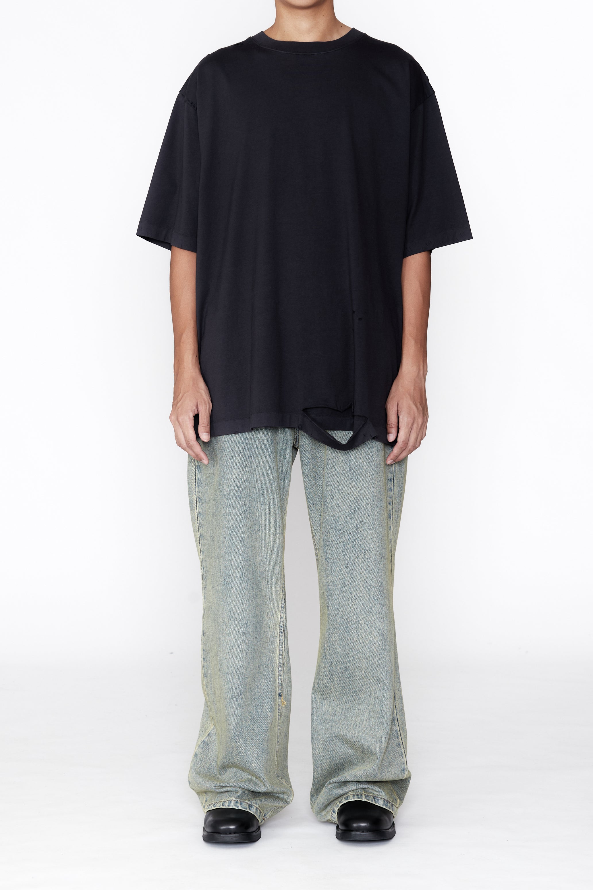 BLACK AGING DESTROYED SHORT SLEEVE T-SHIRT
